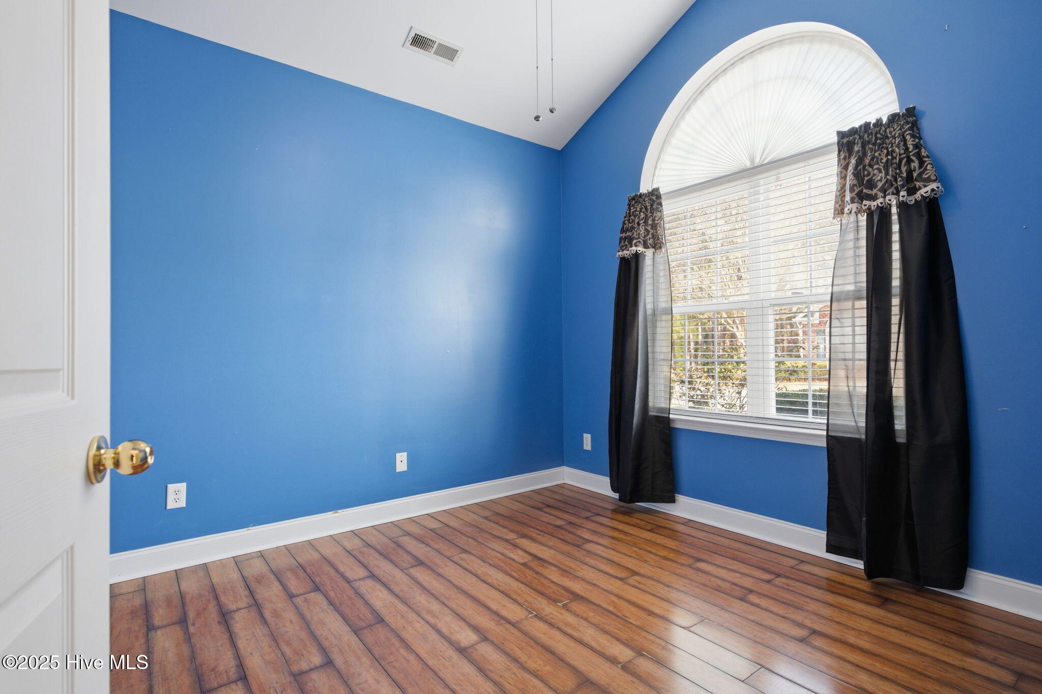 100546979 | Photo 22