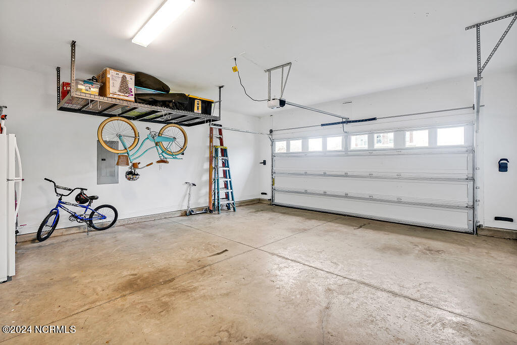 100565738 | Photo 35