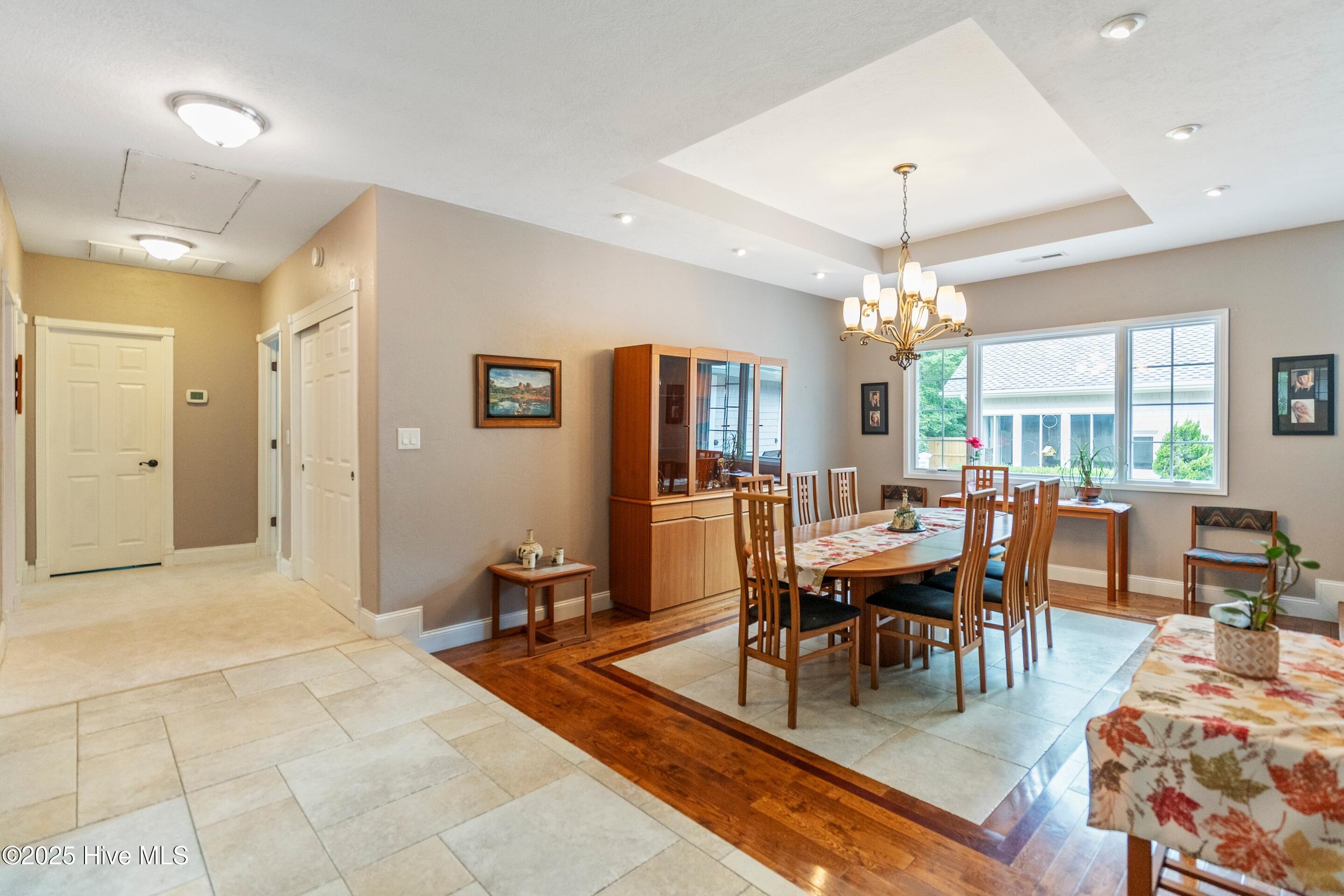 100569480 | Photo 54