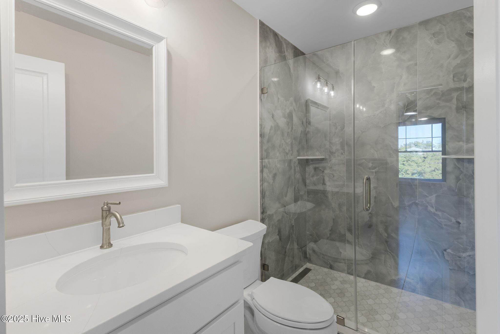 100522656 | Photo 40