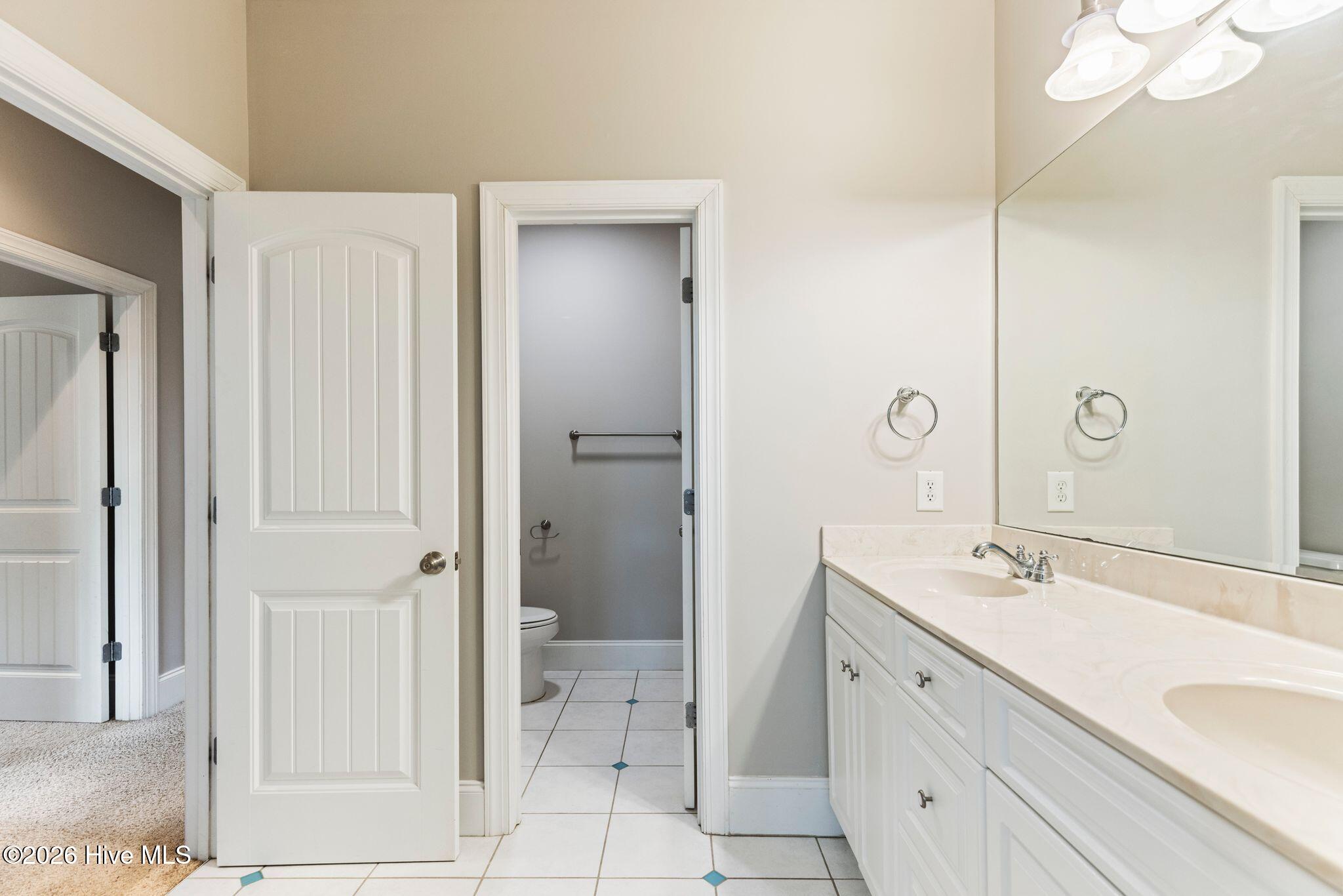 100553307 | Photo 72