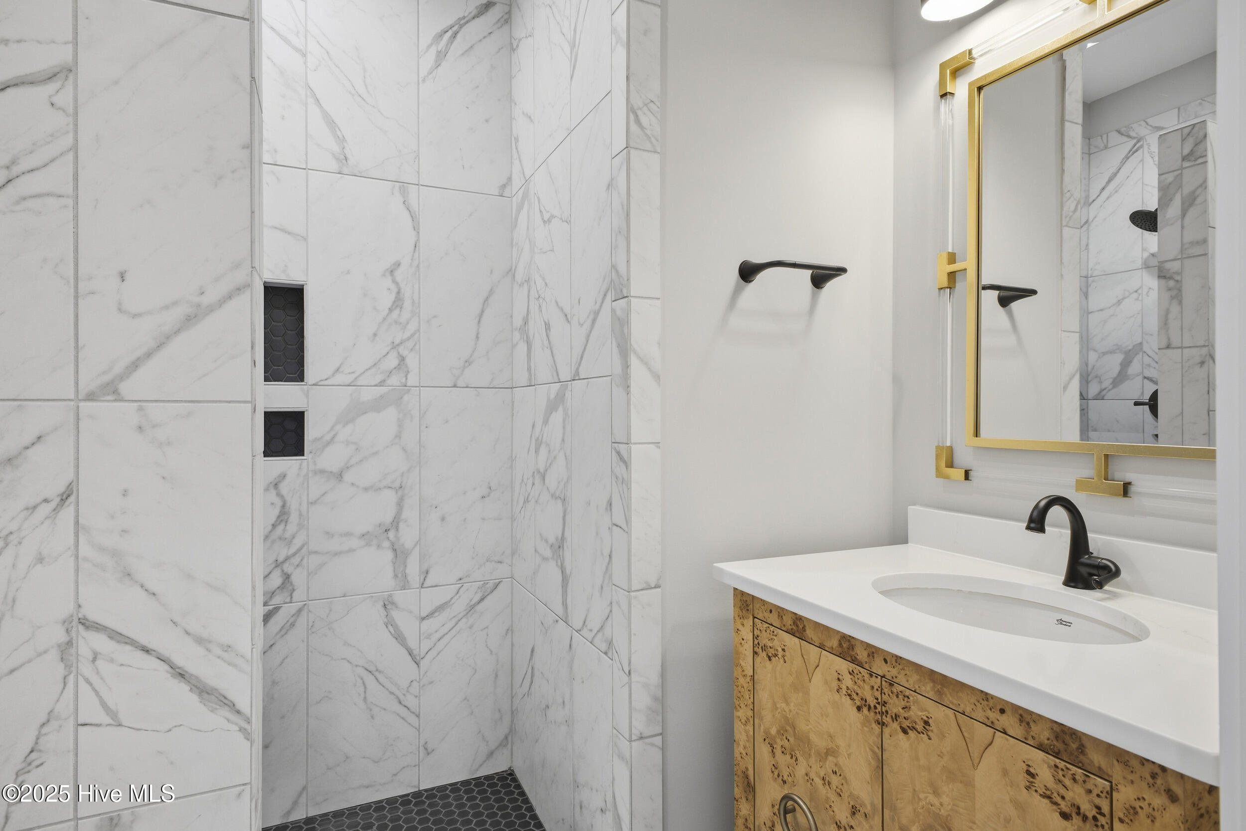 100540842 | Photo 55