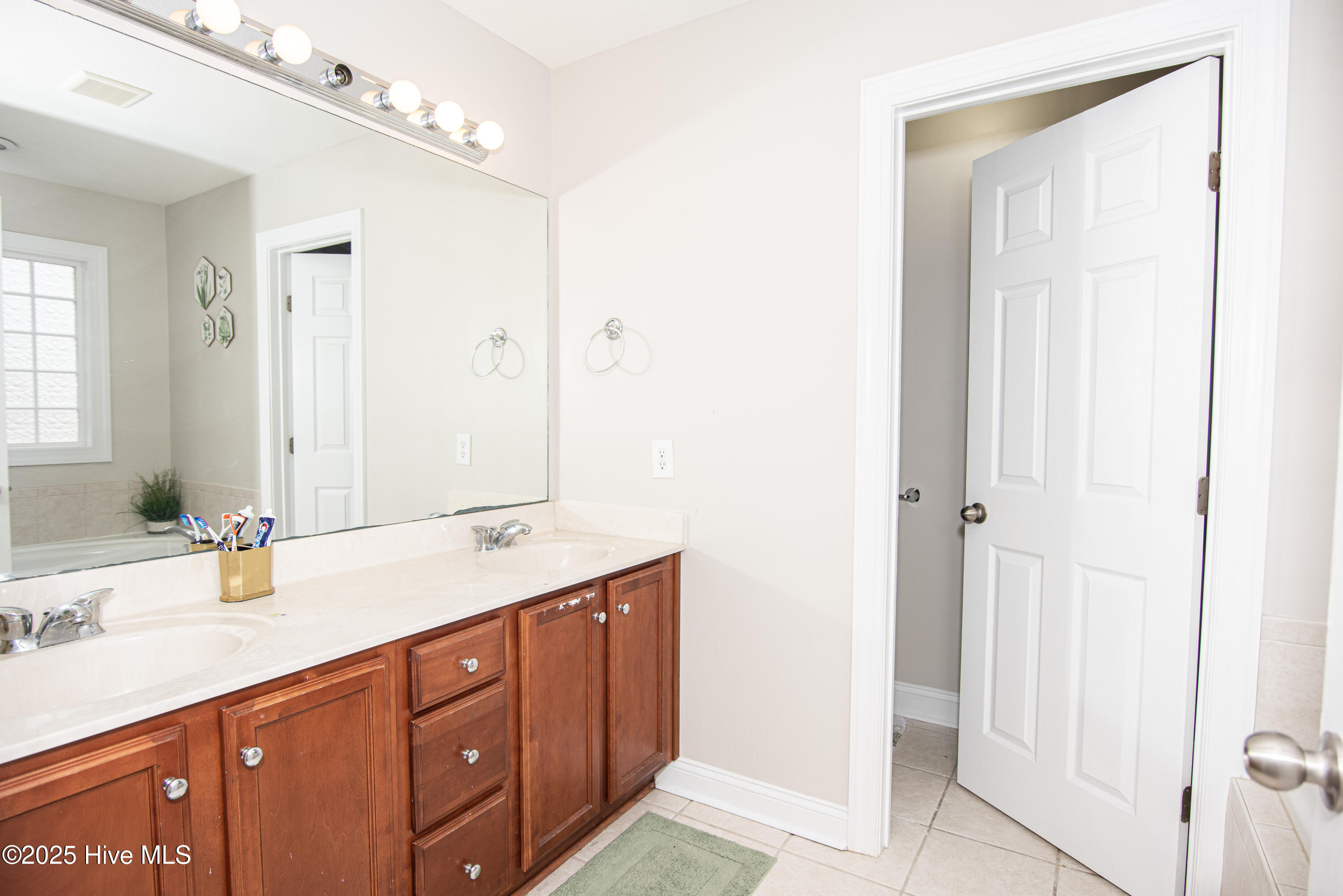 100544525 | Photo 31