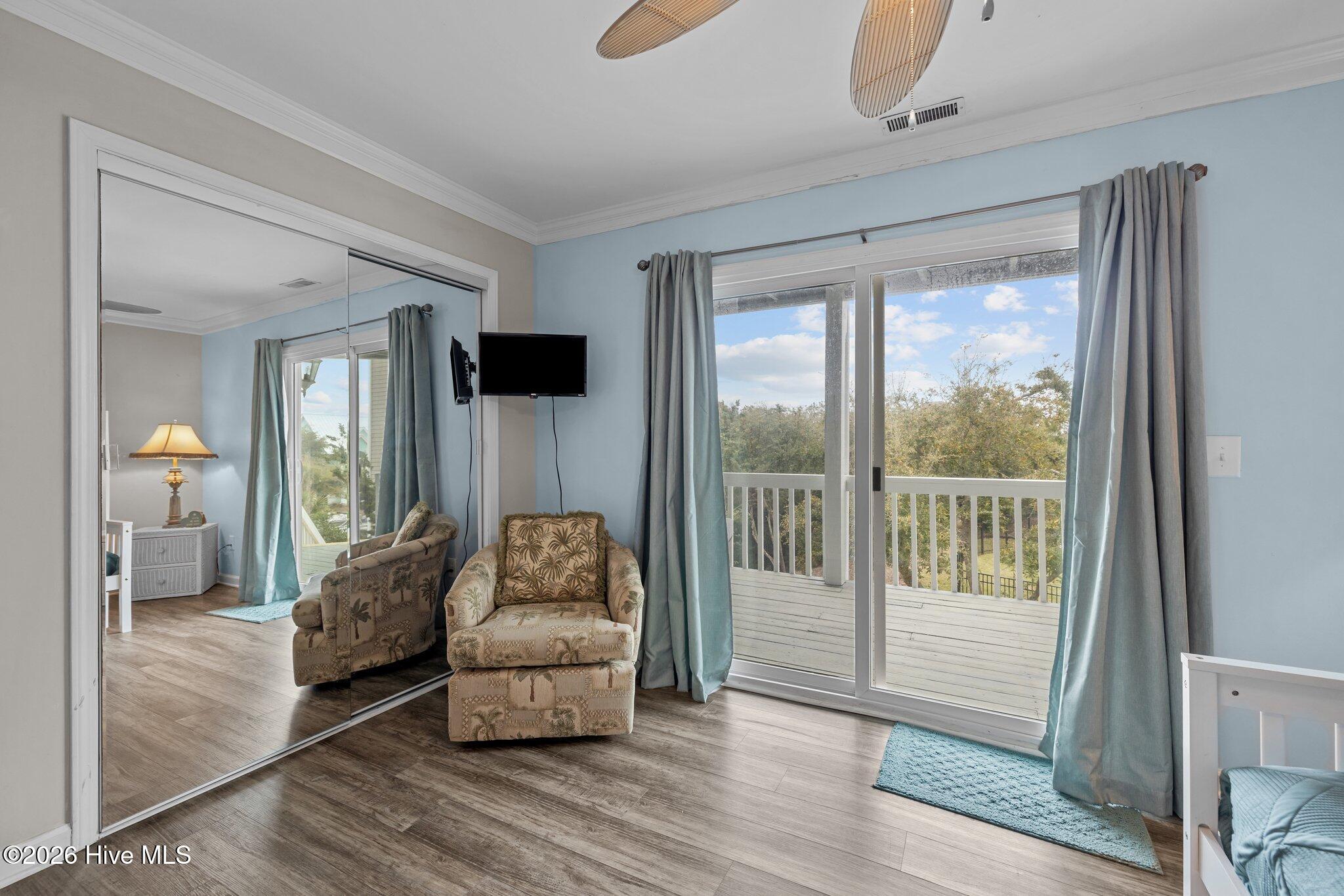 100565802 | Photo 11