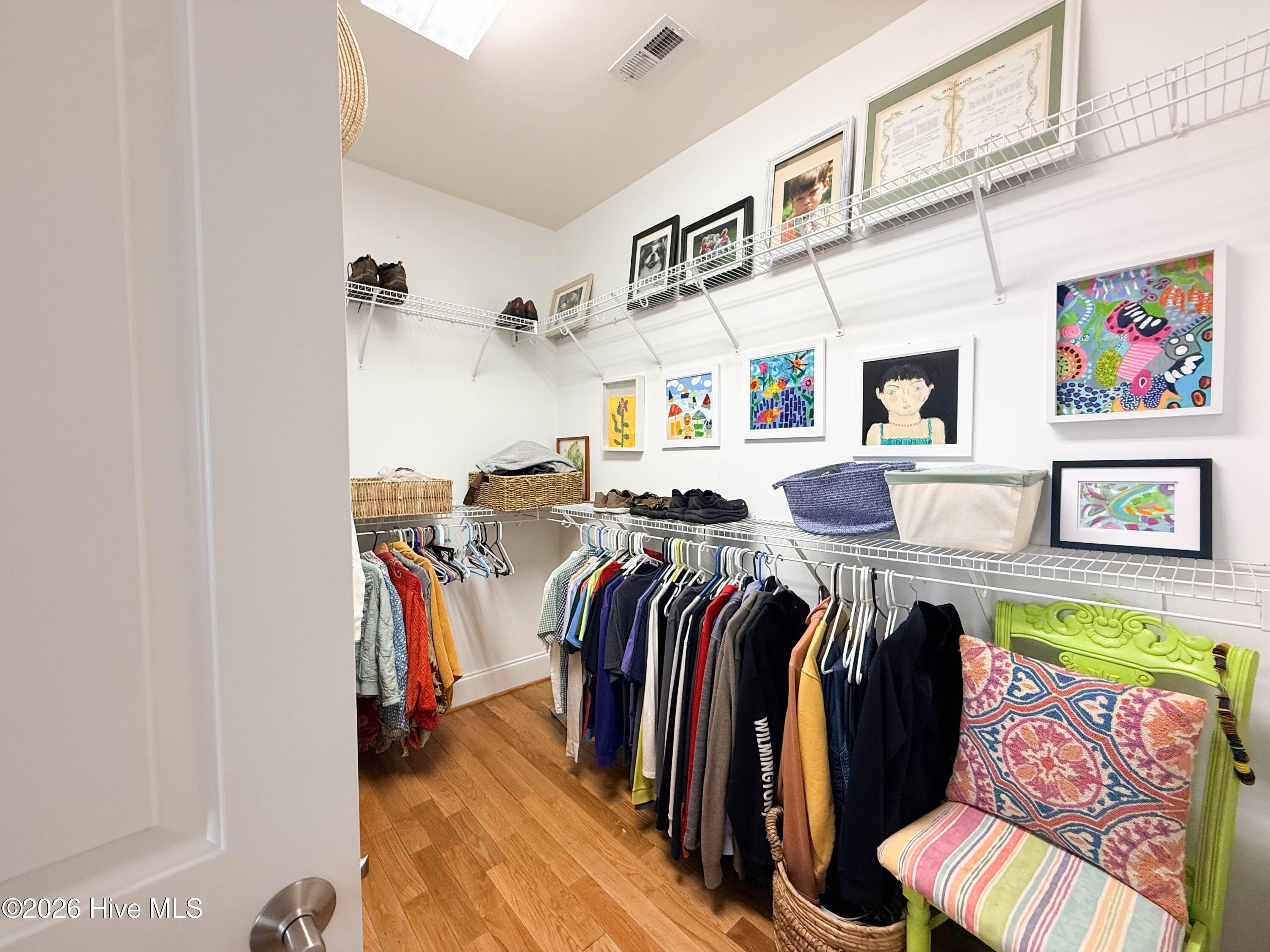 100559415 | Photo 50