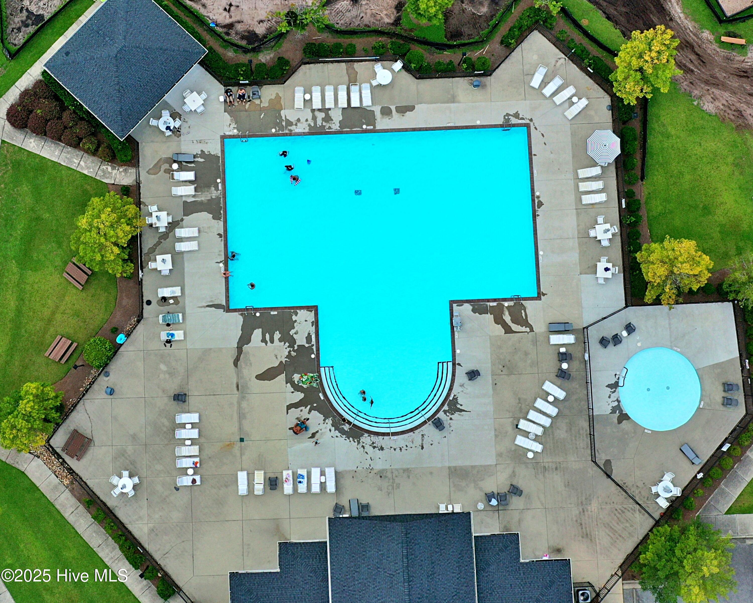 100541806 | Photo 49