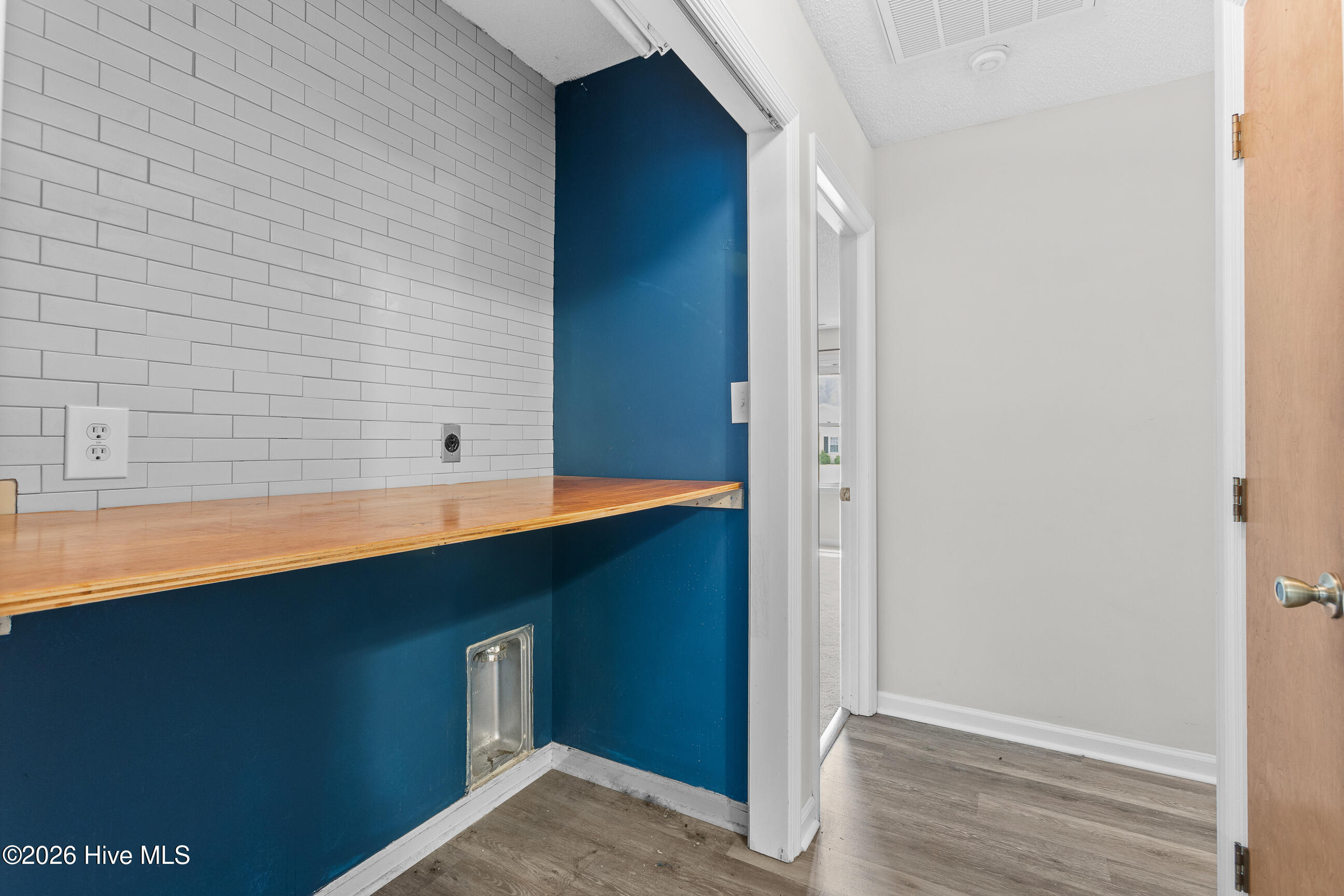 100565392 | Photo 13