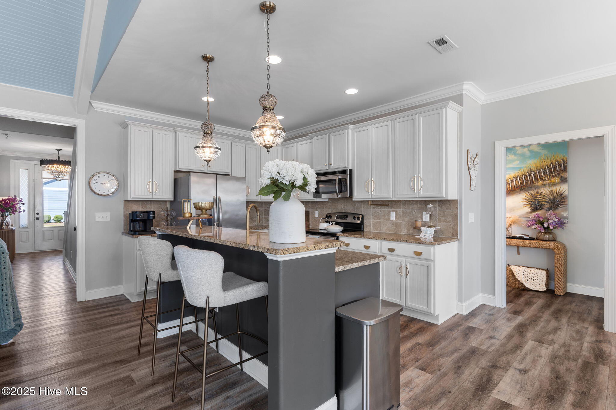 100534405 | Photo 16