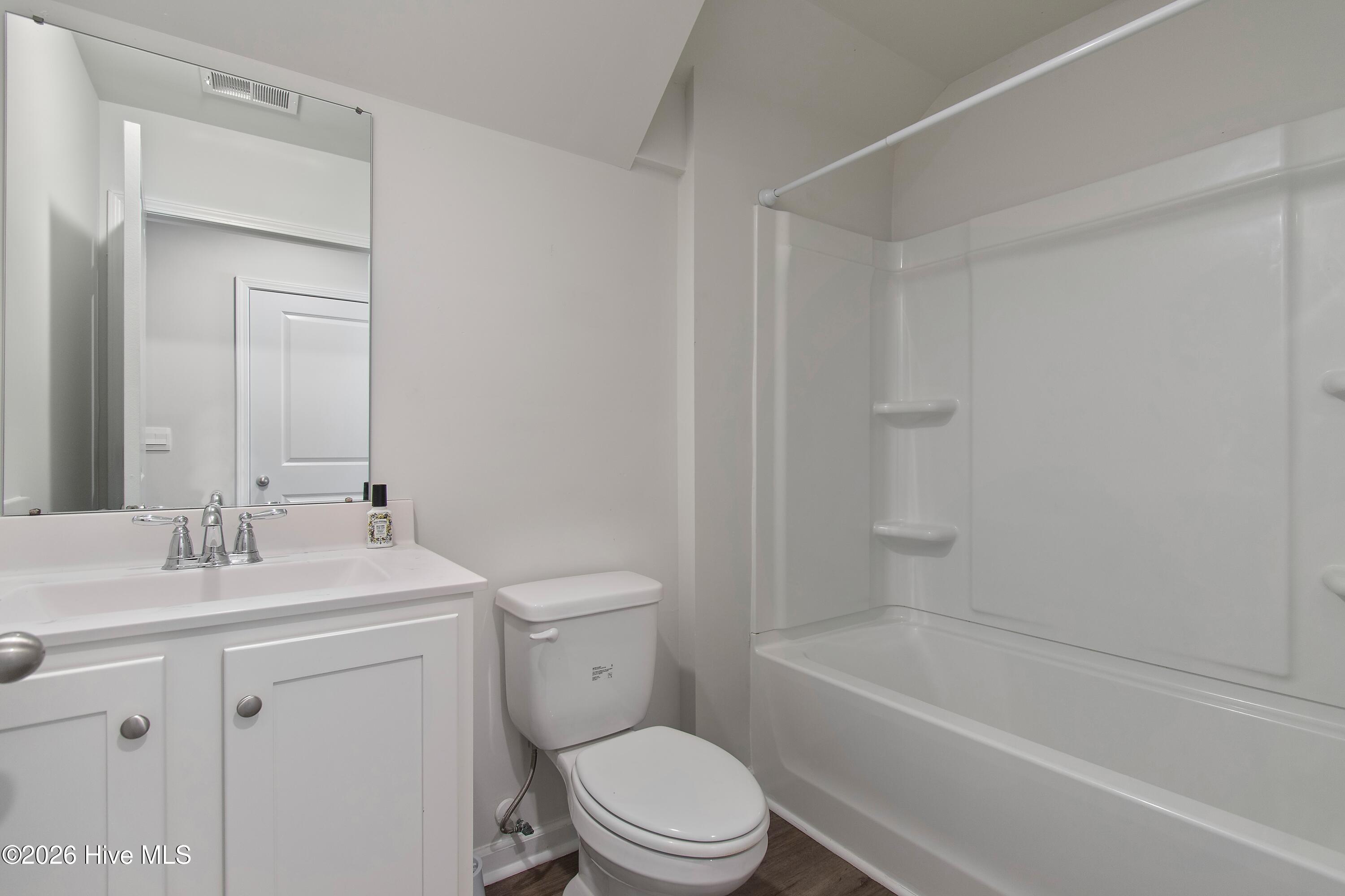 100547710 | Photo 28