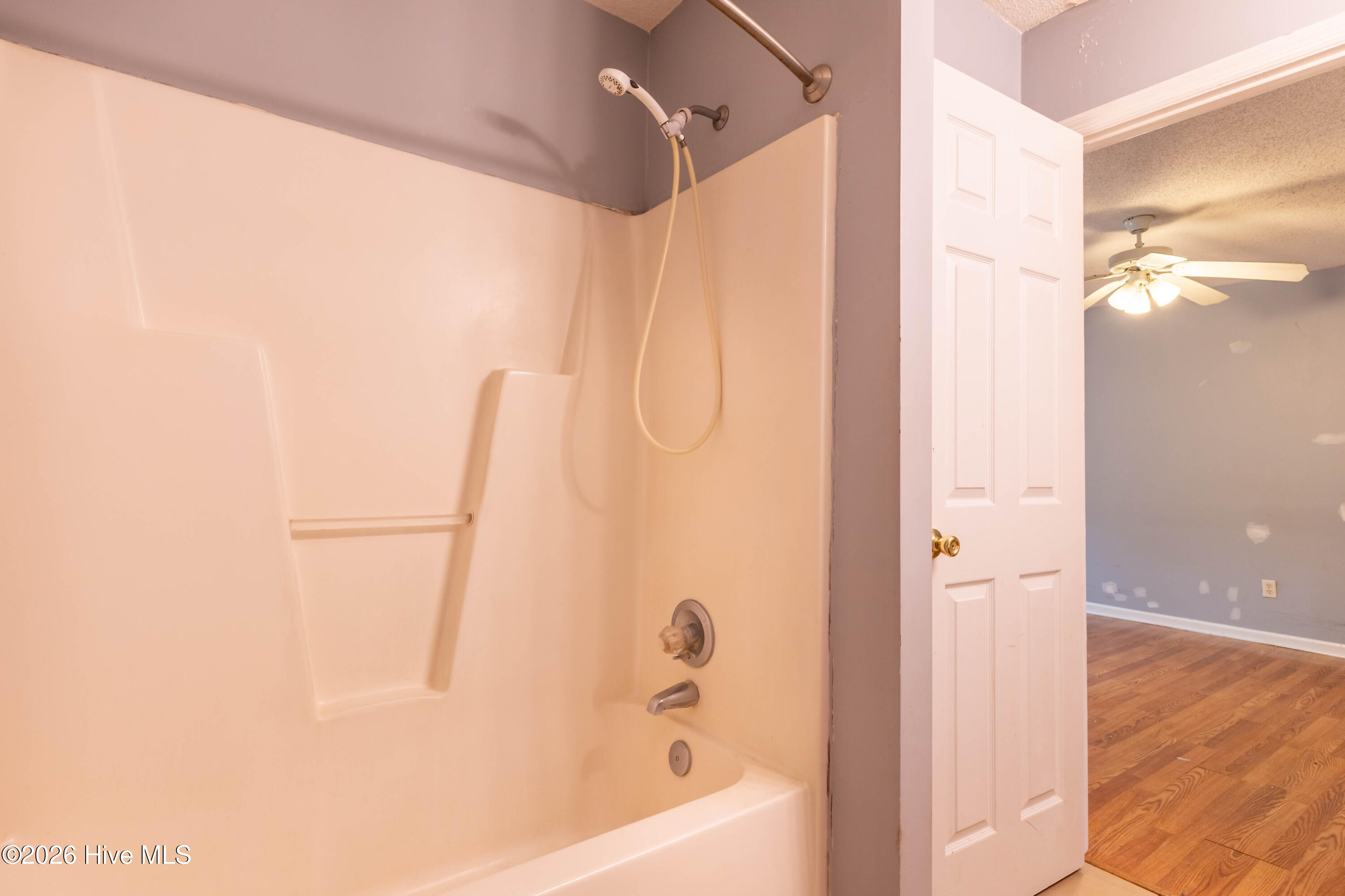 100556255 | Photo 19