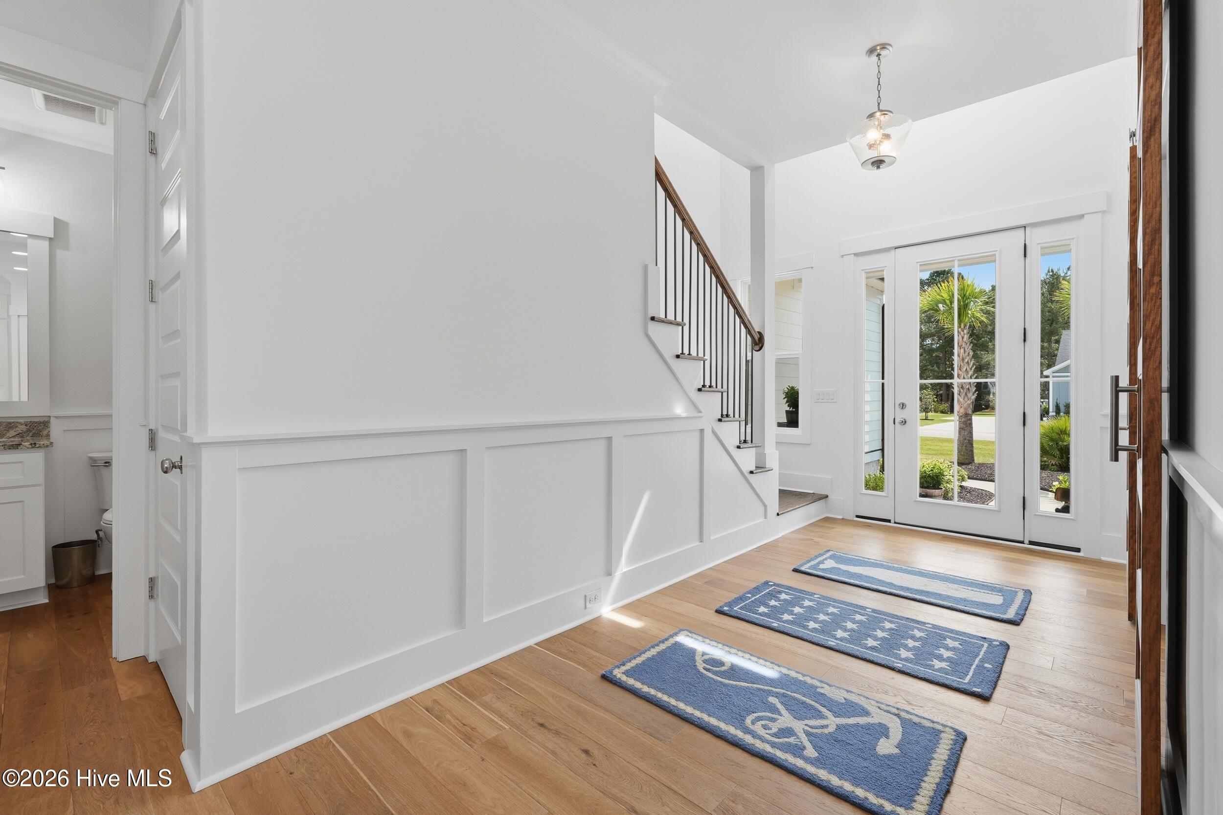 100563980 | Photo 51