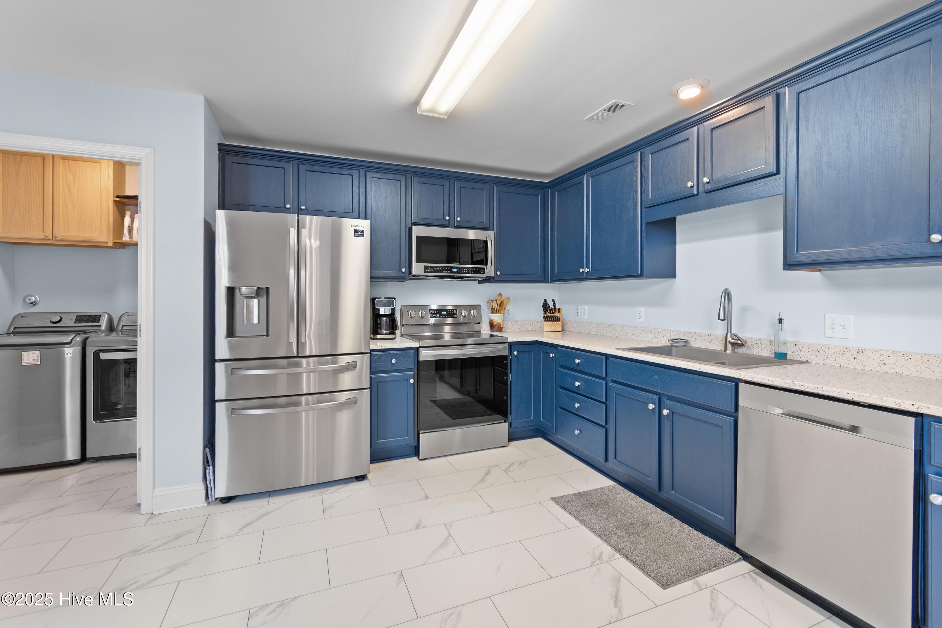 100526864 | Photo 19