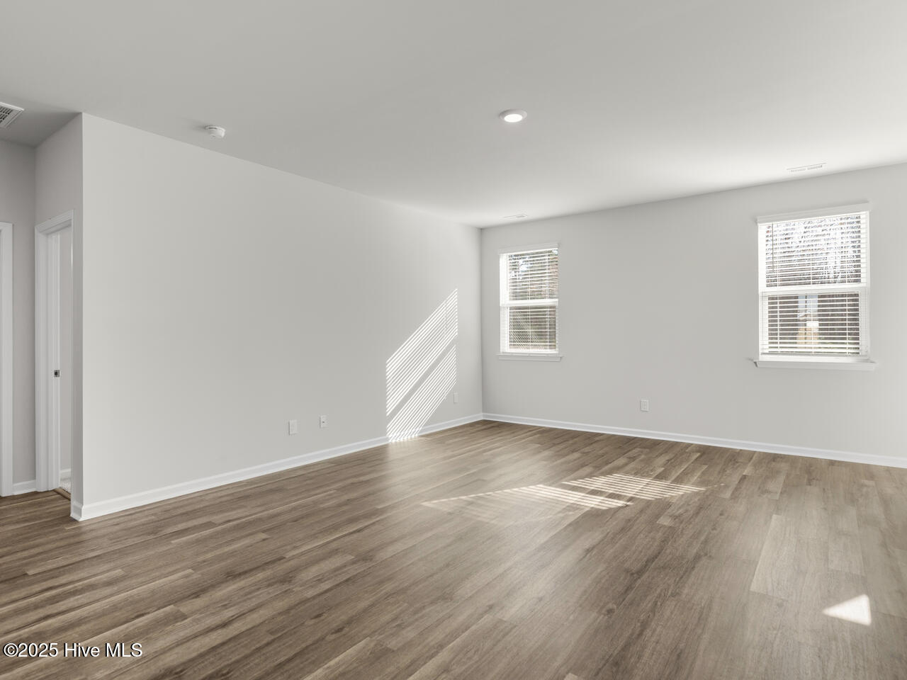 100553501 | Photo 16