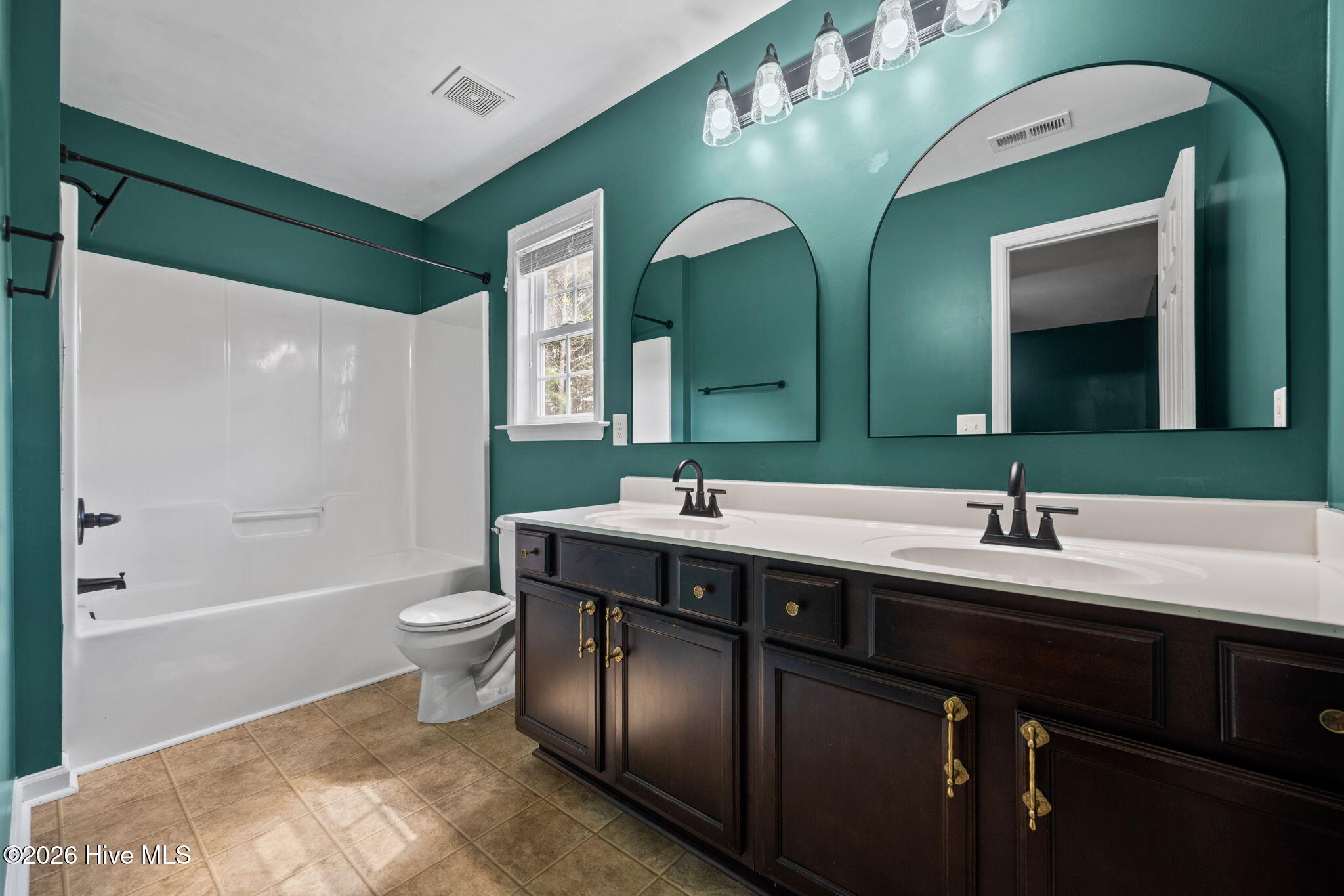 100565061 | Photo 26