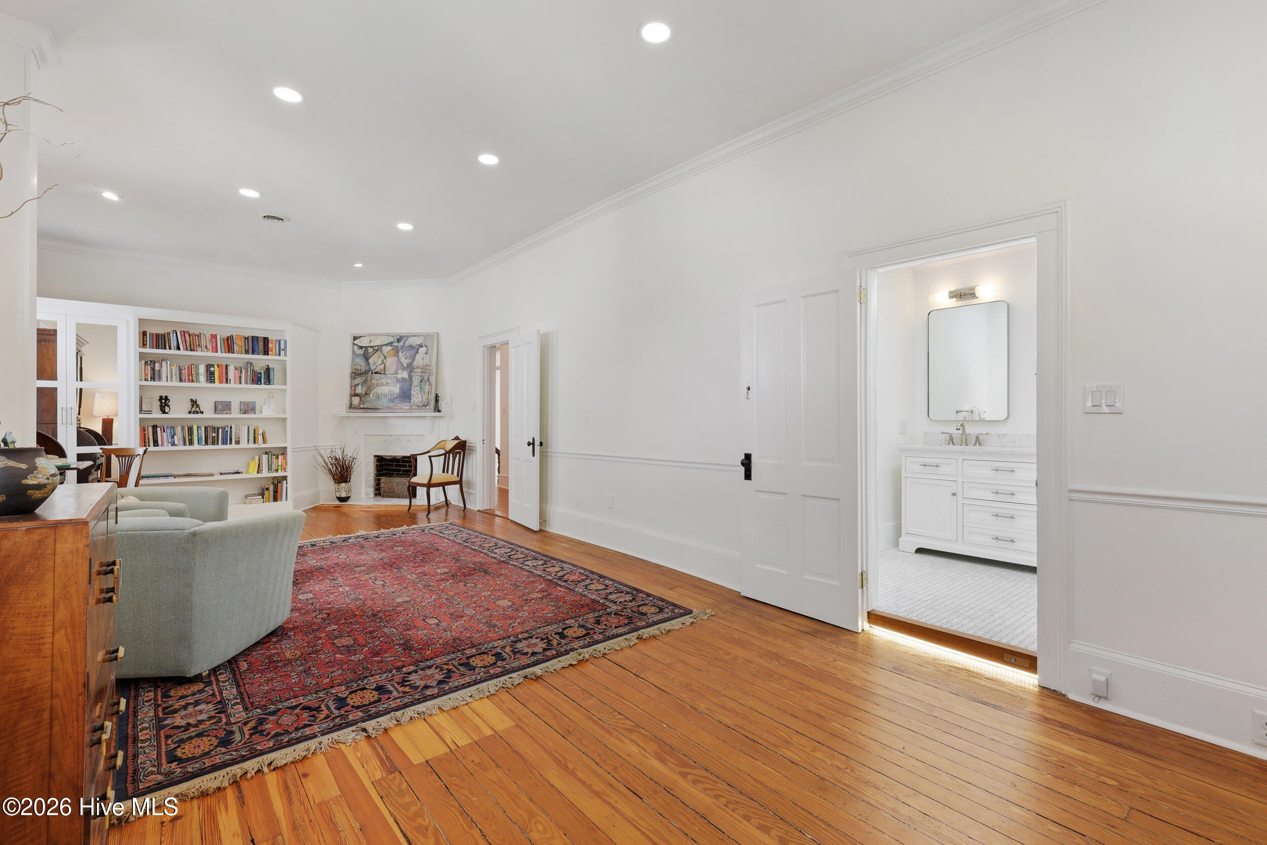 100561300 | Photo 37