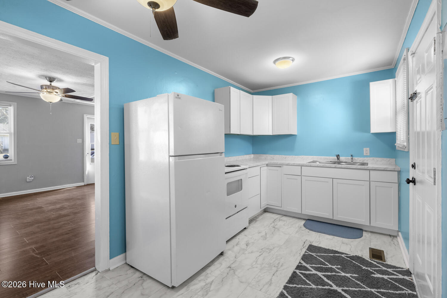 100545844 | Photo 11