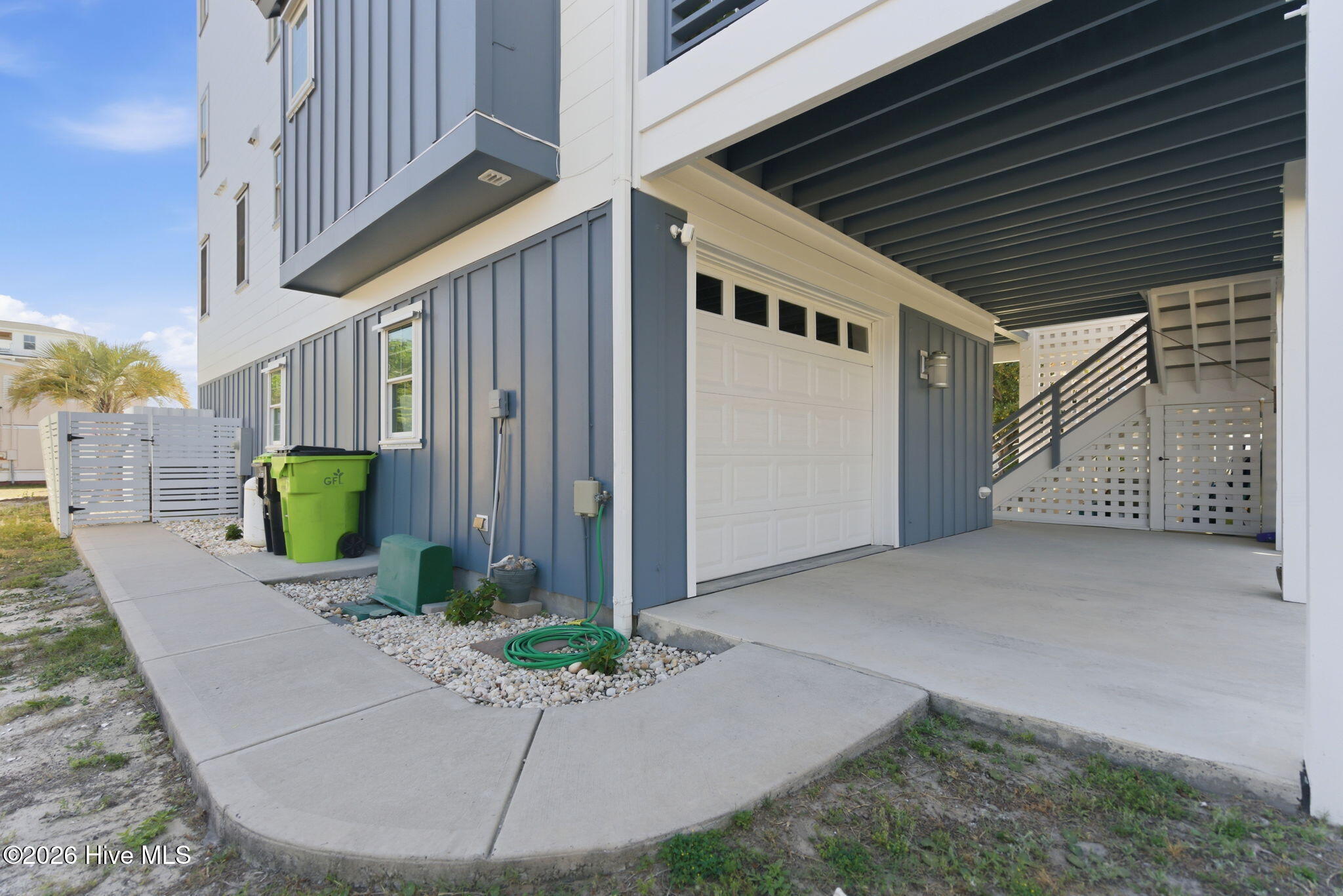 100570056 | Photo 72