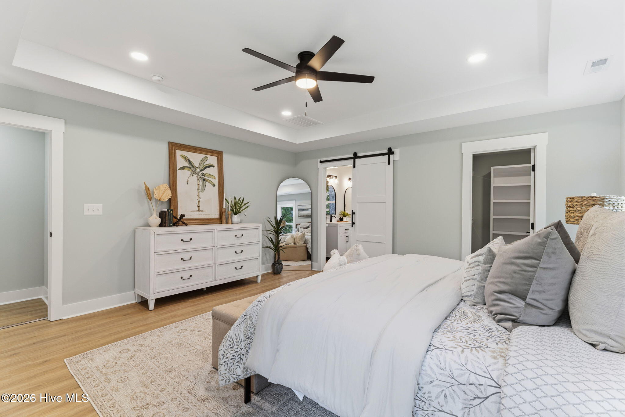 100569769 | Photo 34