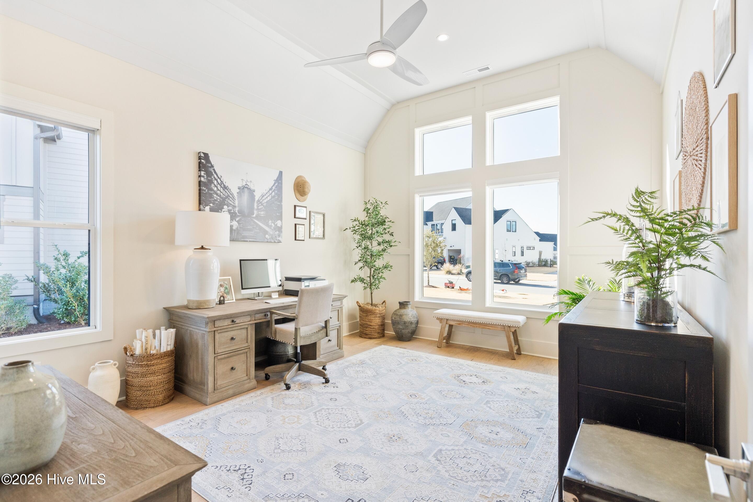 100546830 | Photo 33