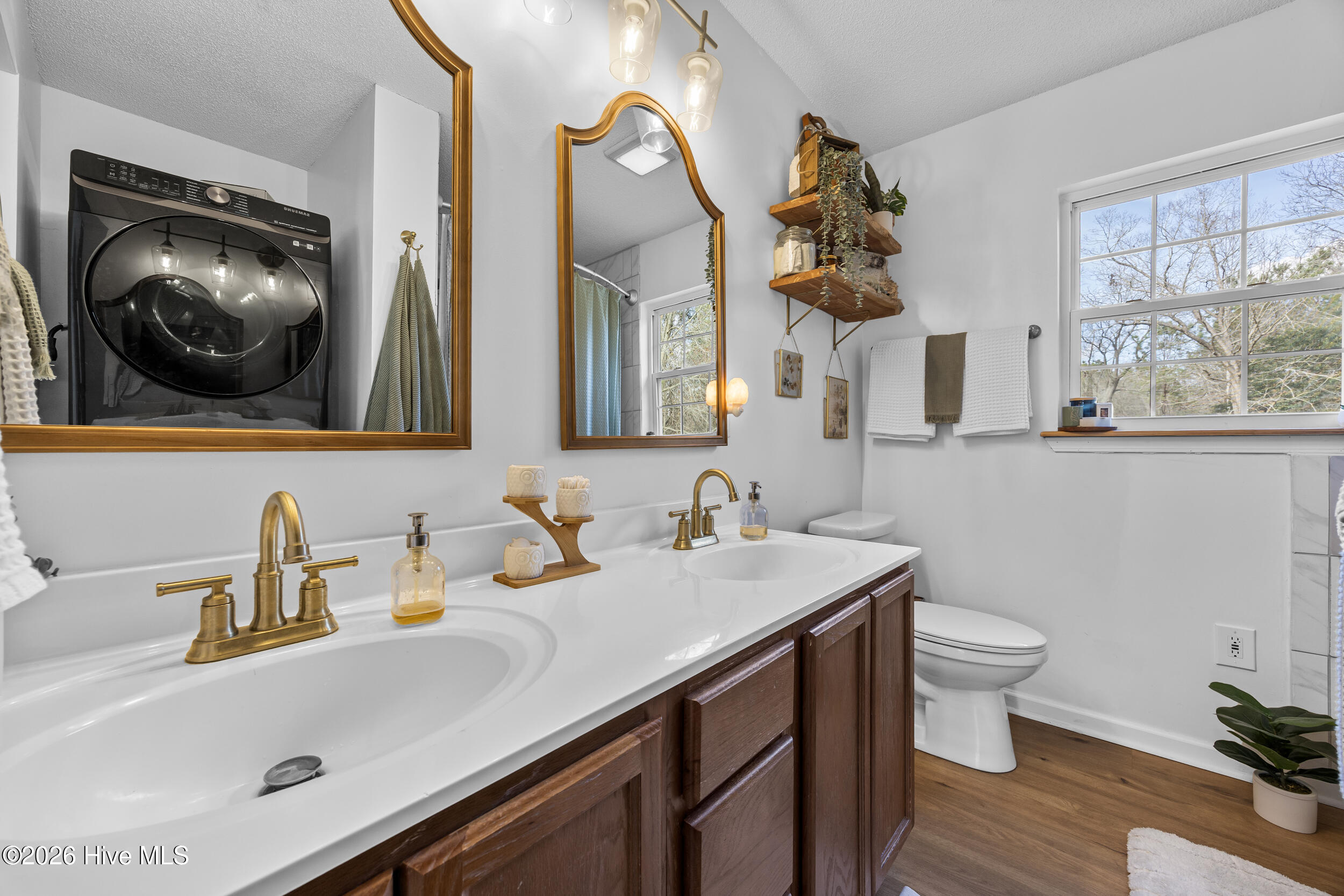 100547983 | Photo 21