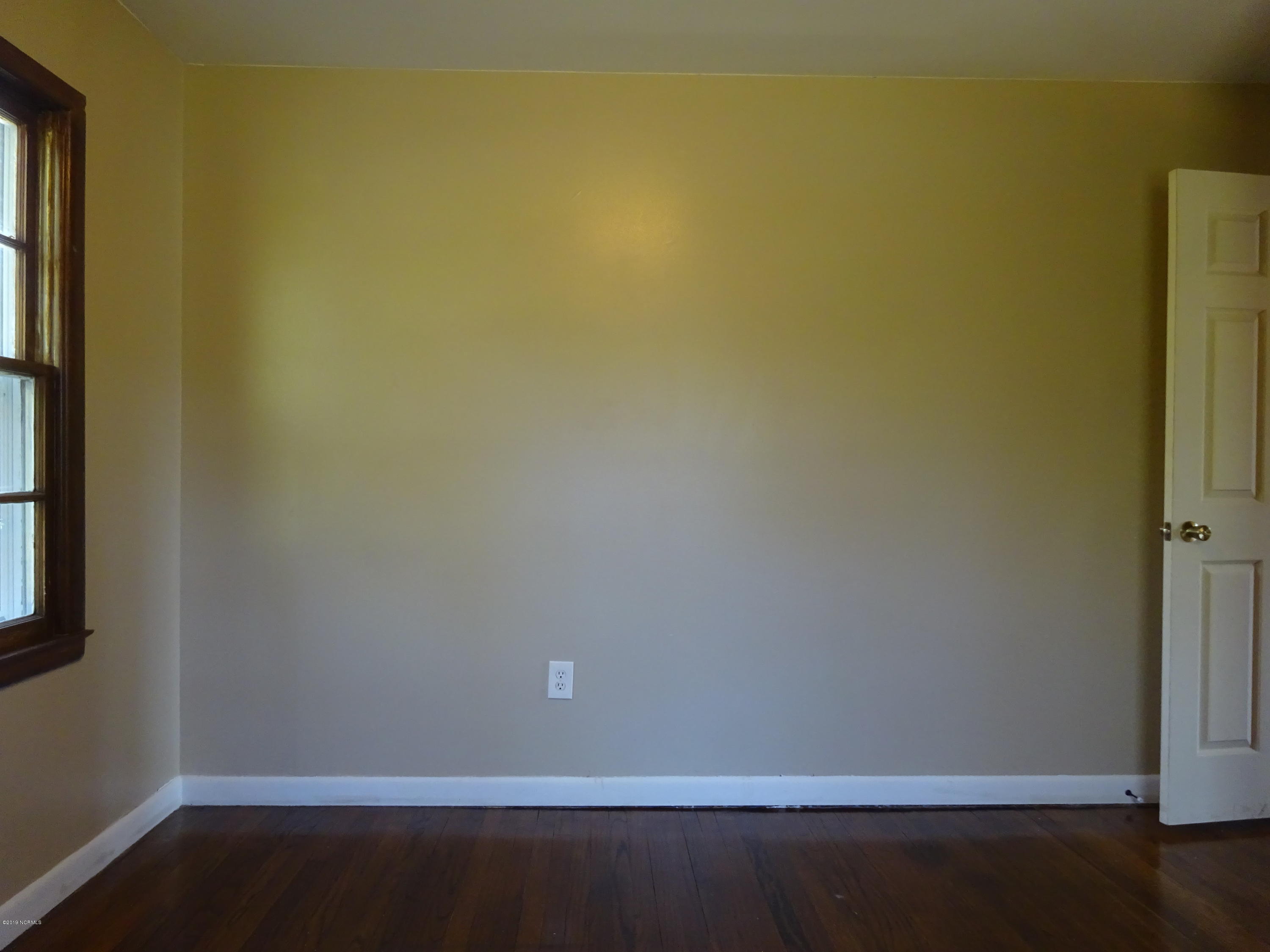 100561303 | Photo 11