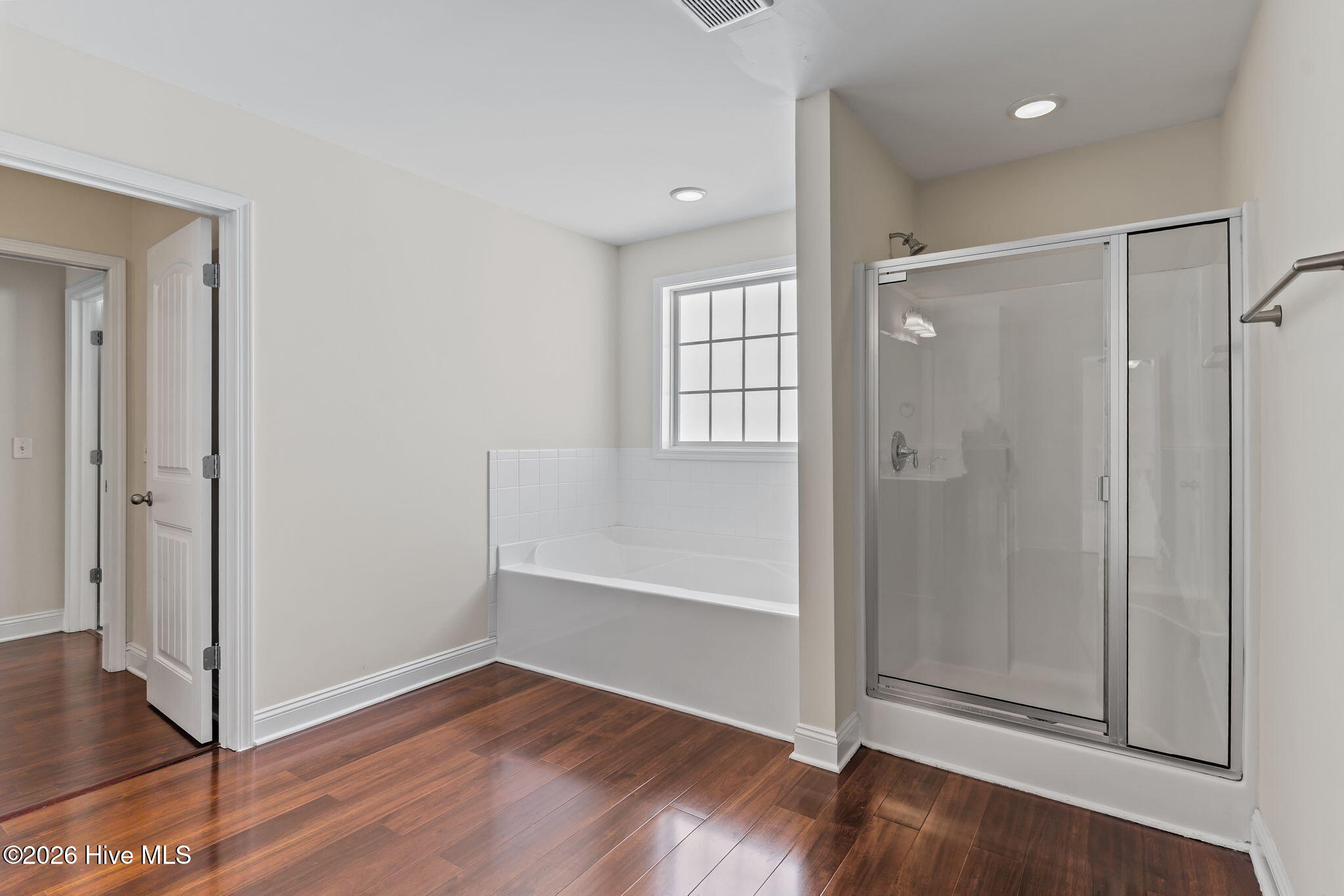 100560294 | Photo 37