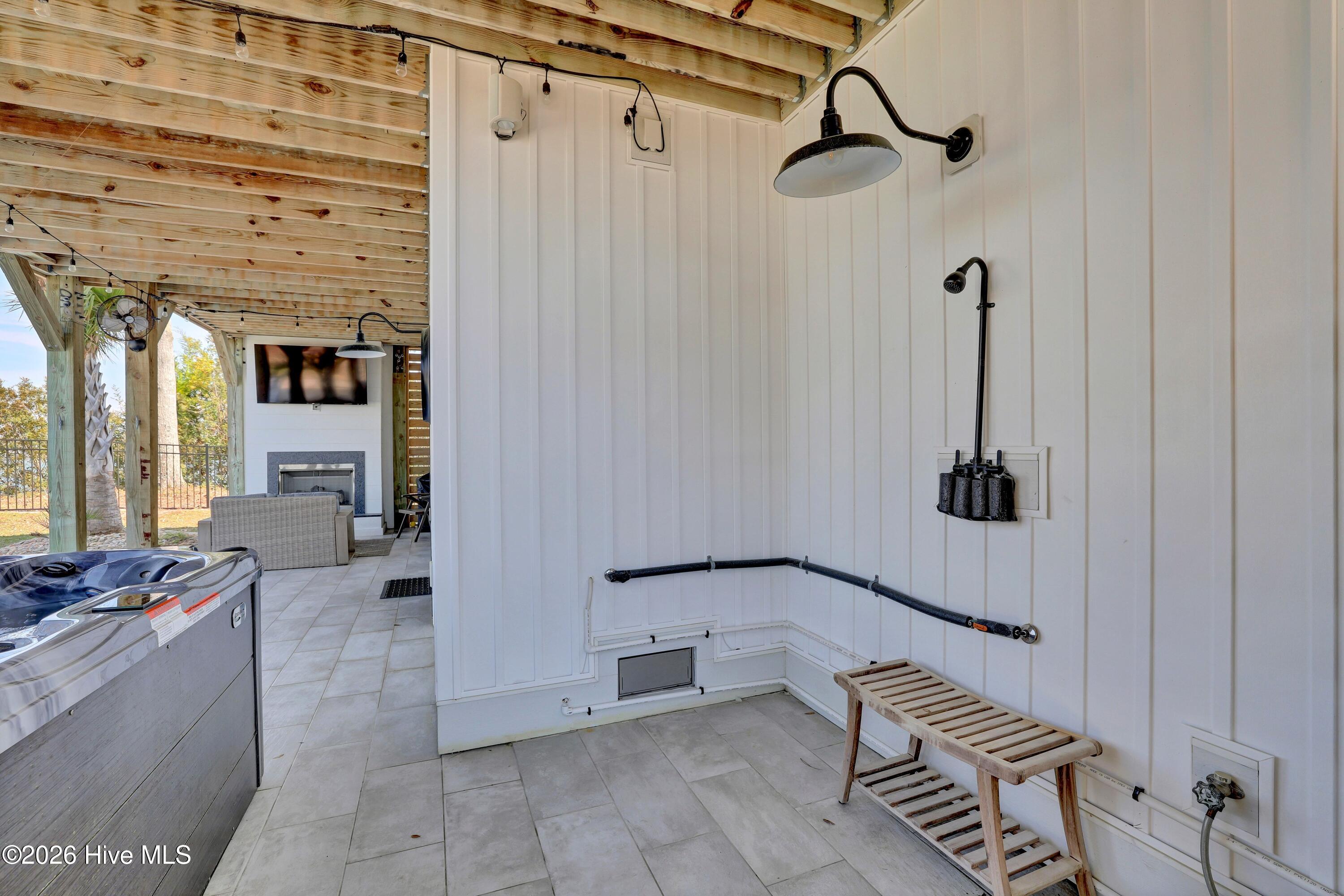 100564139 | Photo 53