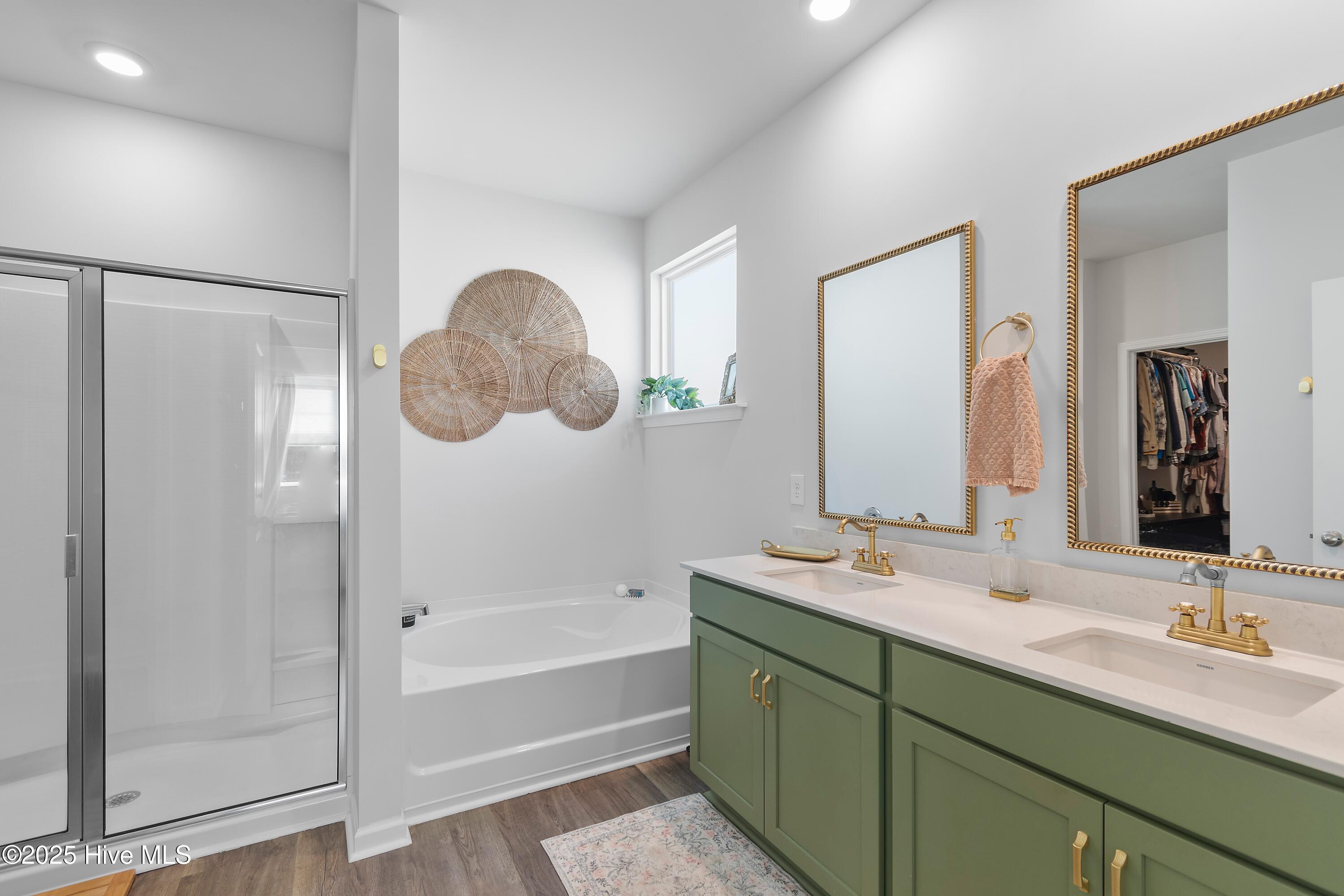 100538453 | Photo 22