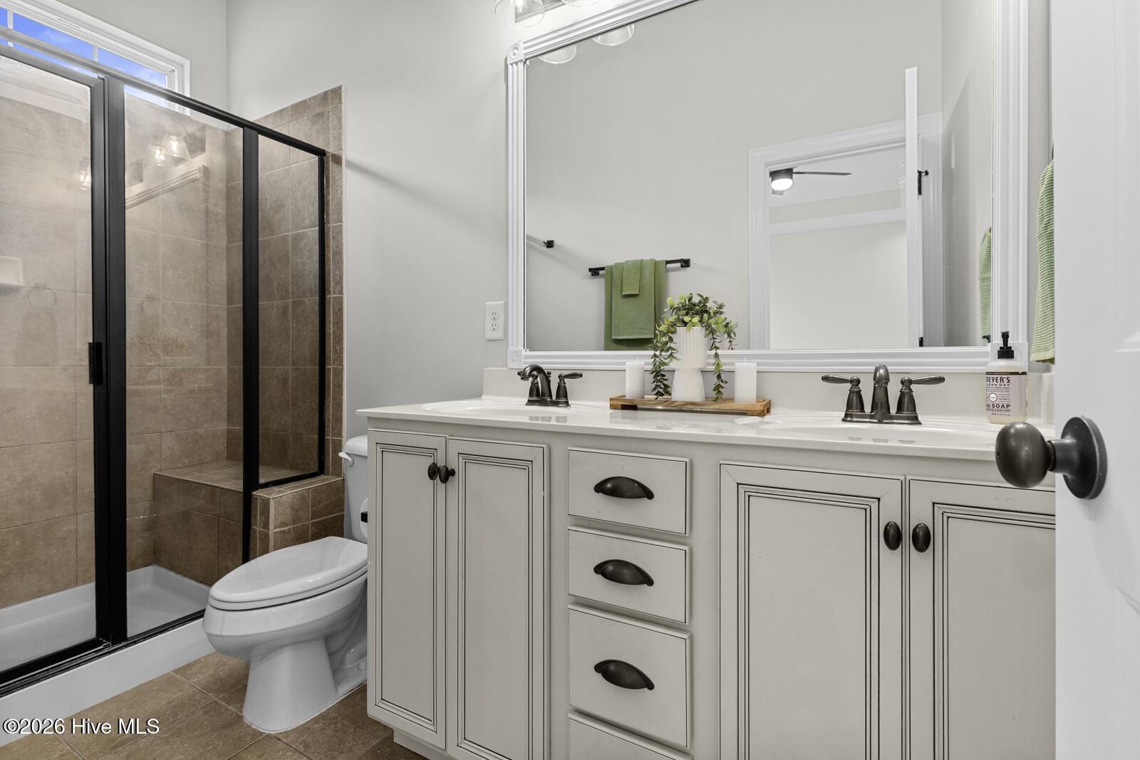 100562904 | Photo 17