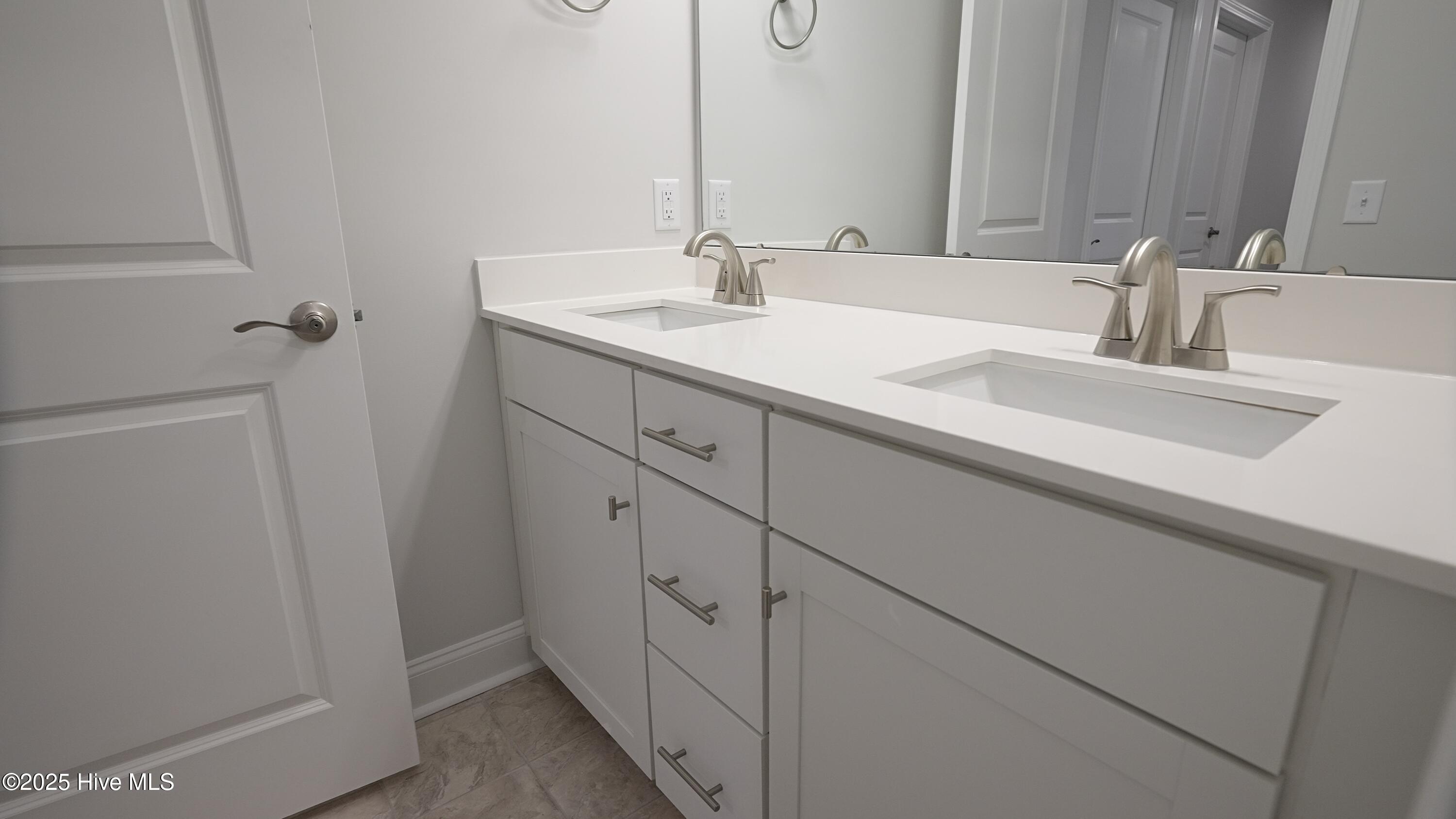 100536920 | Photo 27