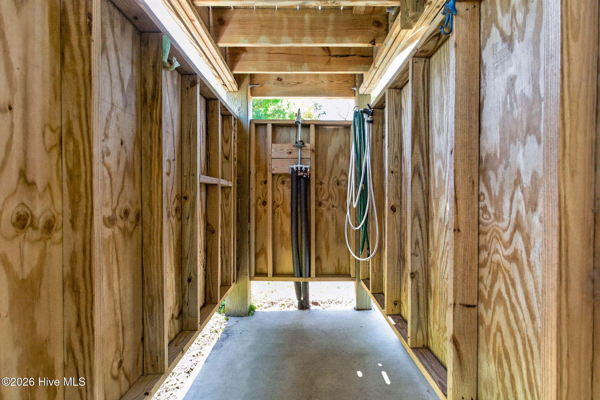 100568136 | Photo 46