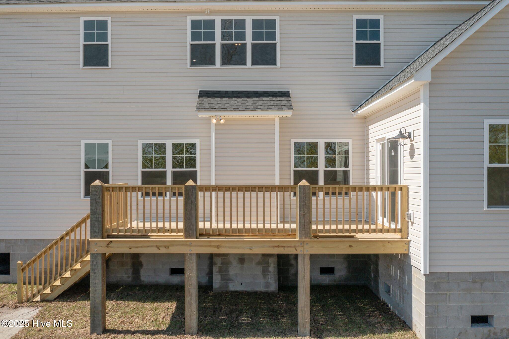 100487102 | Photo 46