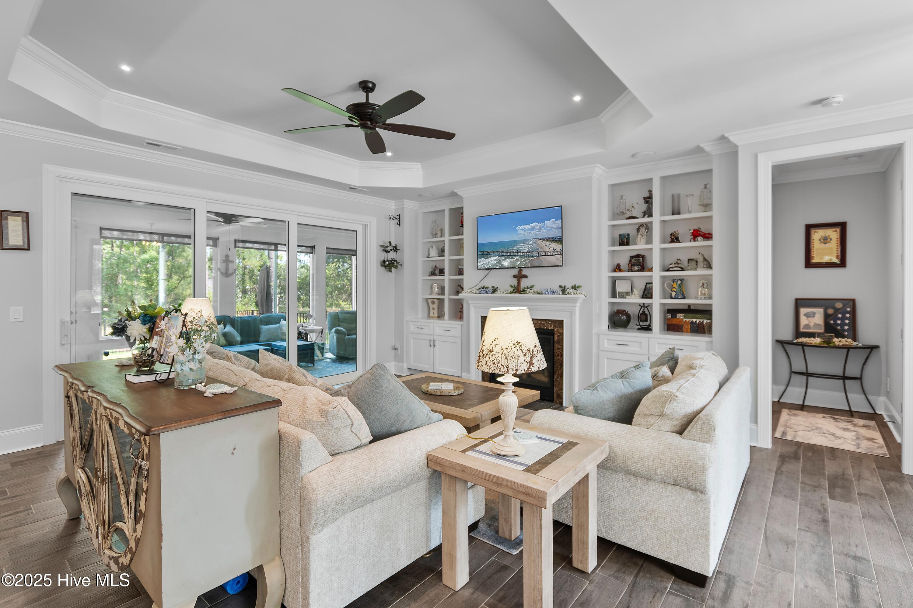 100518411 | Photo 14