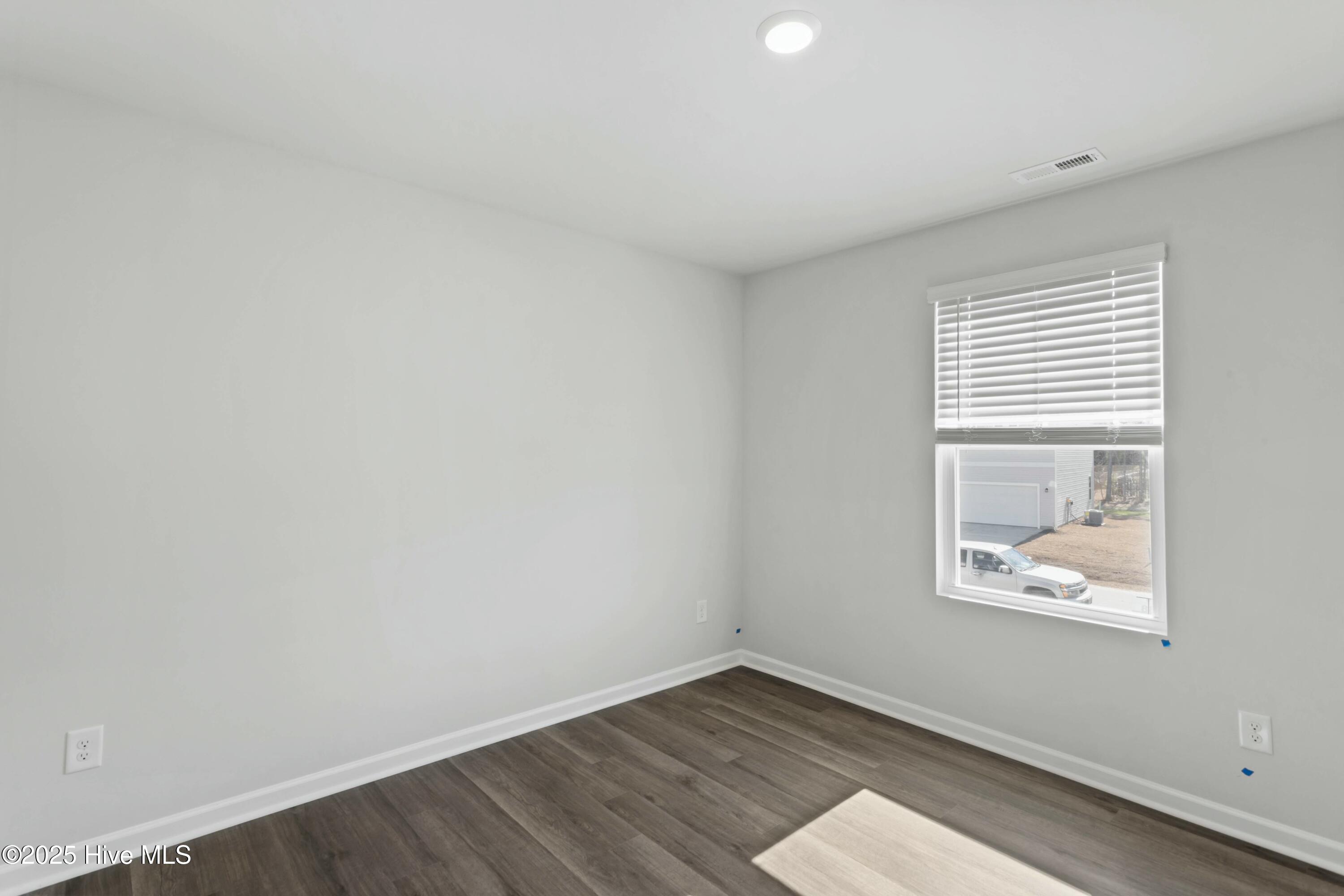 100533510 | Photo 19