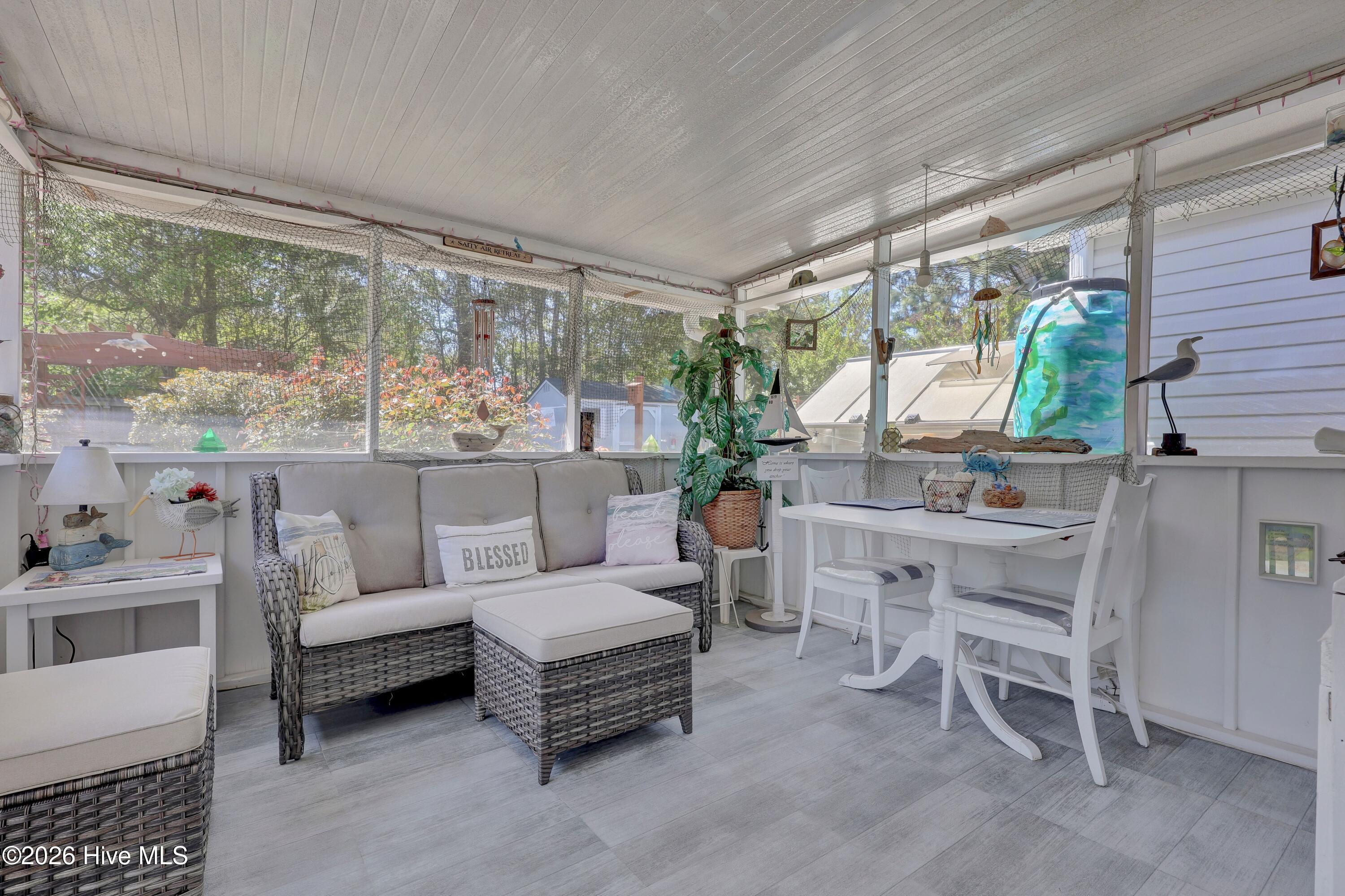 100565624 | Photo 23