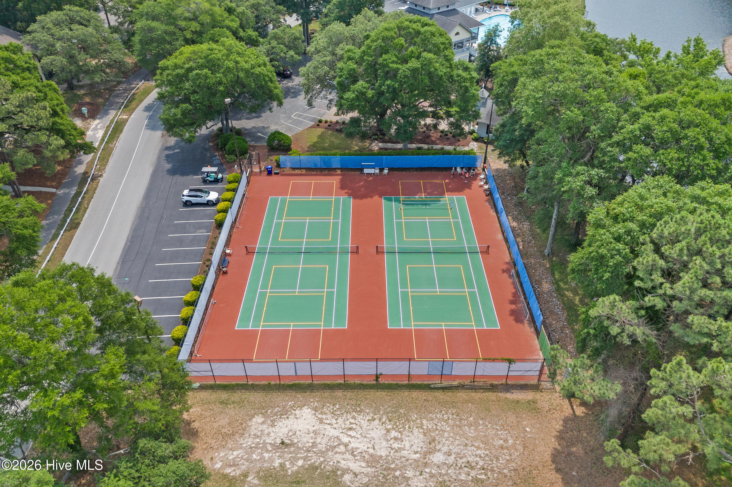 100563940 | Photo 52