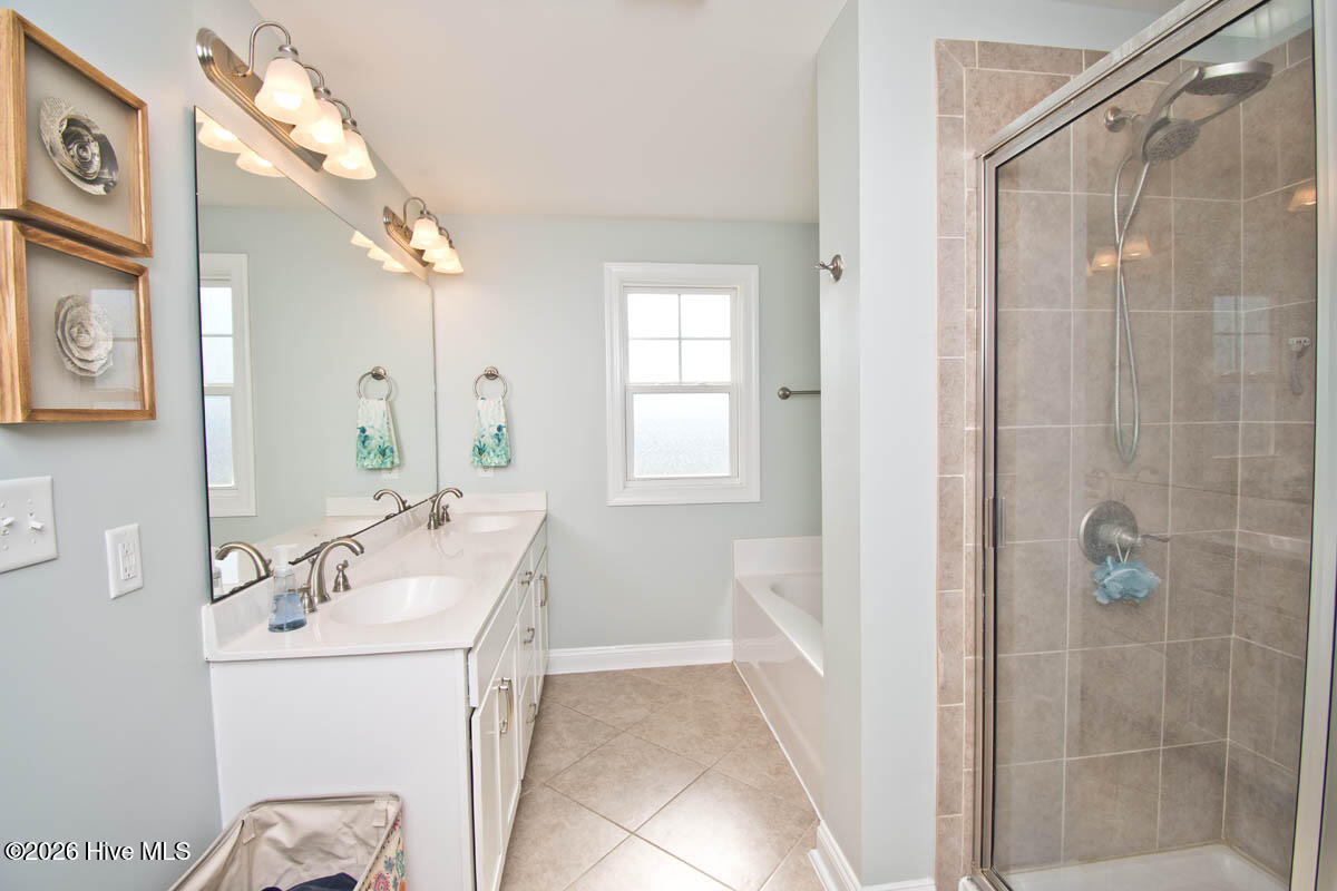 100562349 | Photo 23