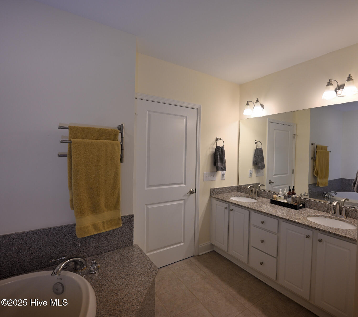 100503609 | Photo 15