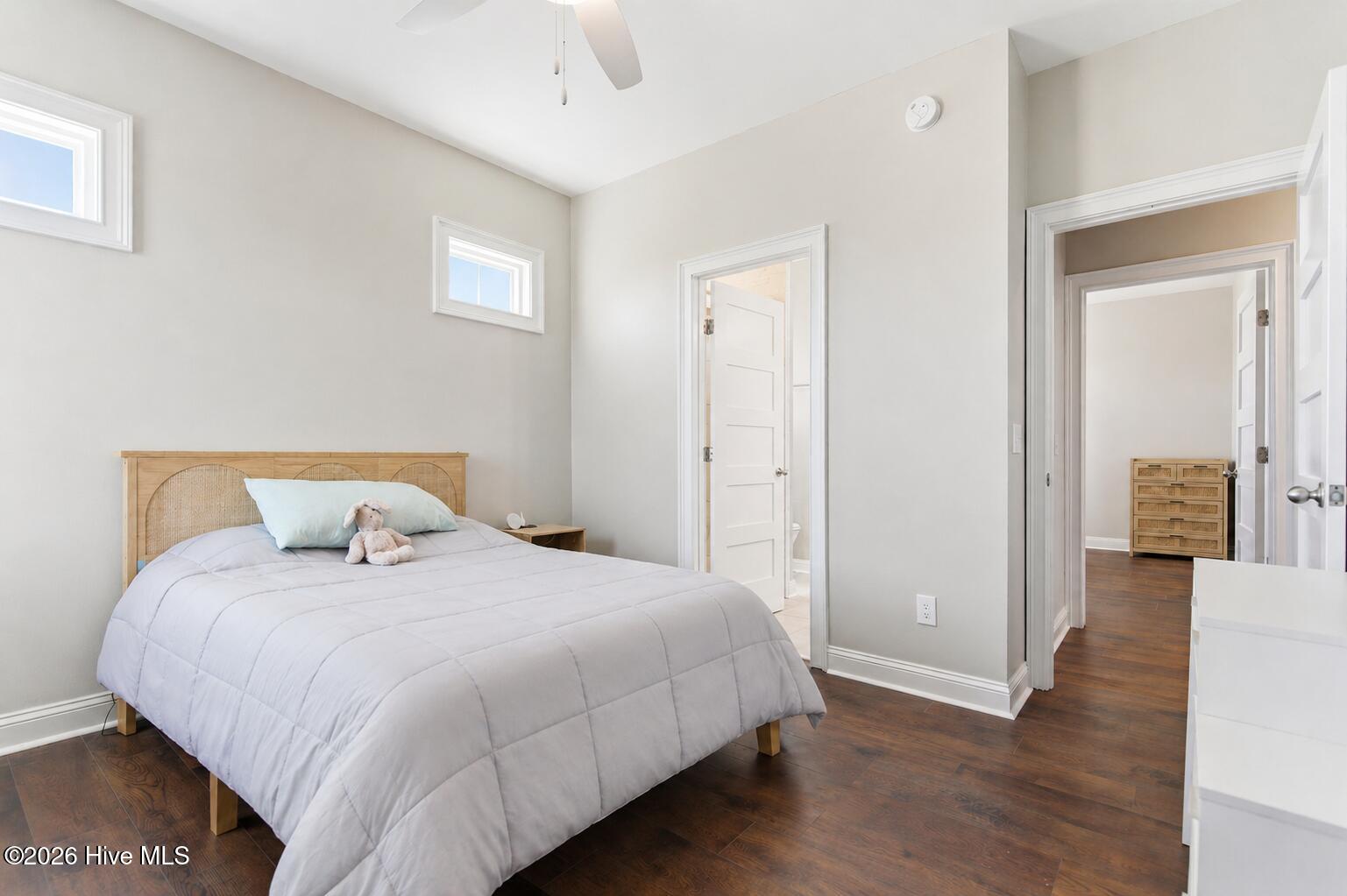 100570056 | Photo 36