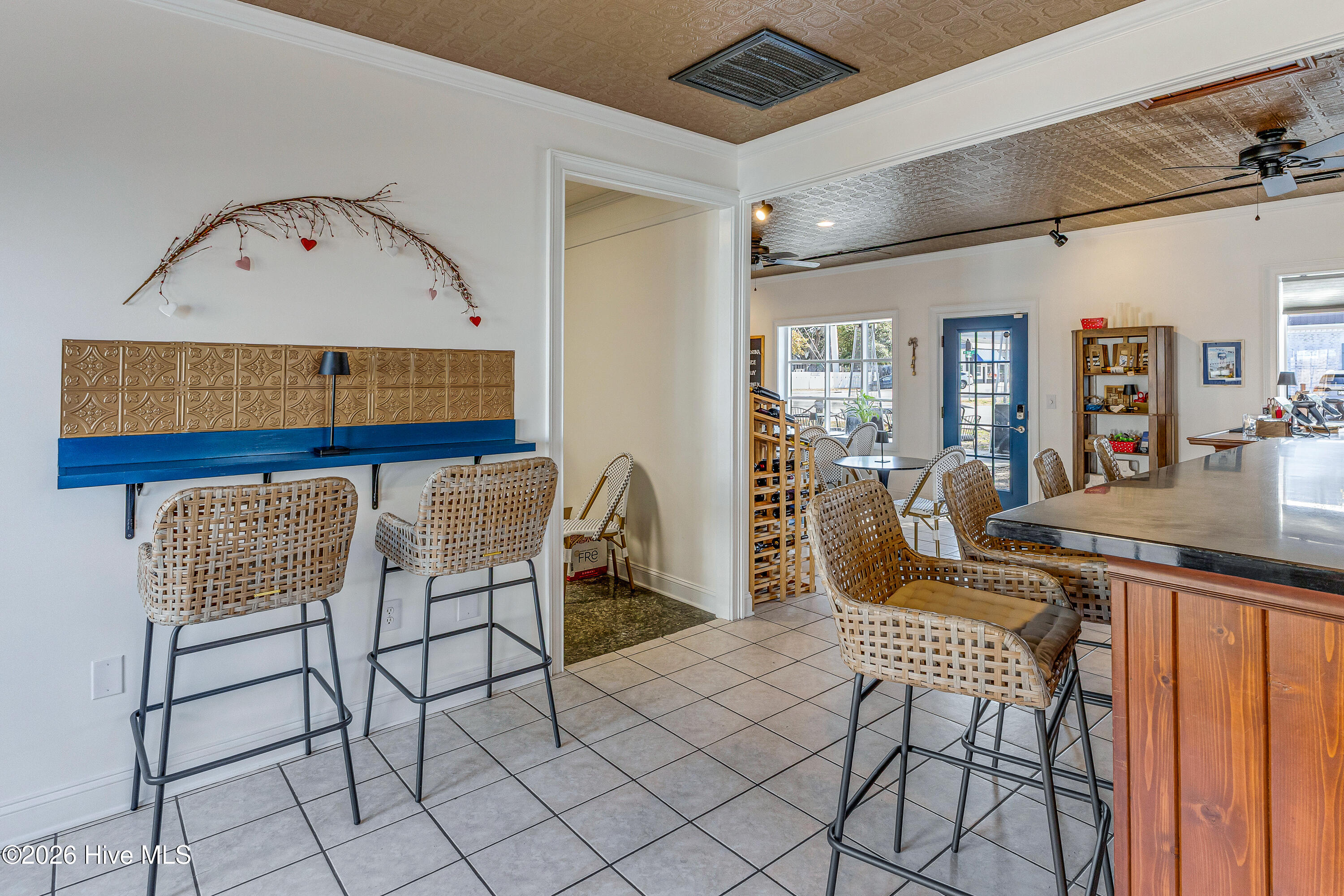 100517348 | Photo 30