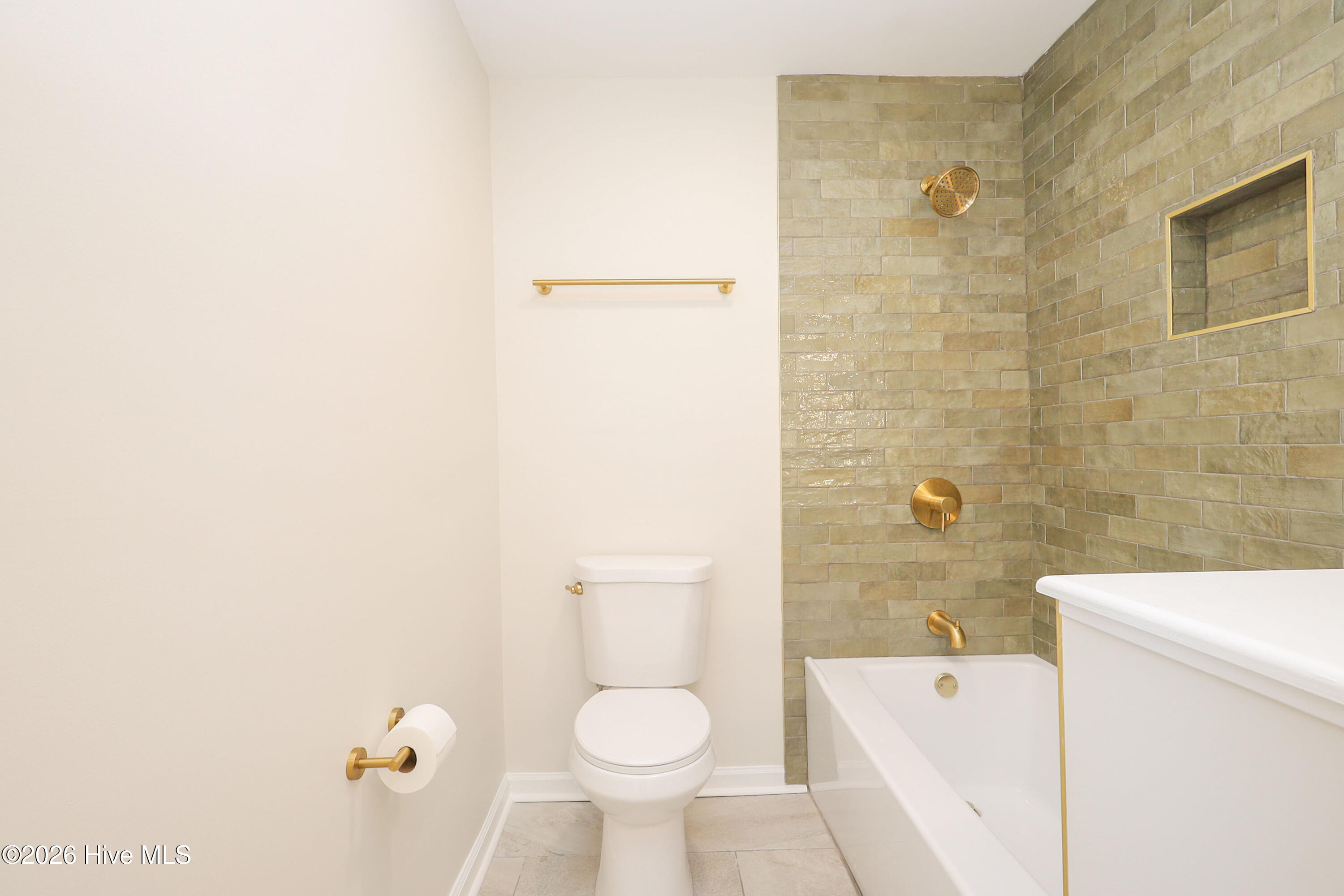 100556838 | Photo 34