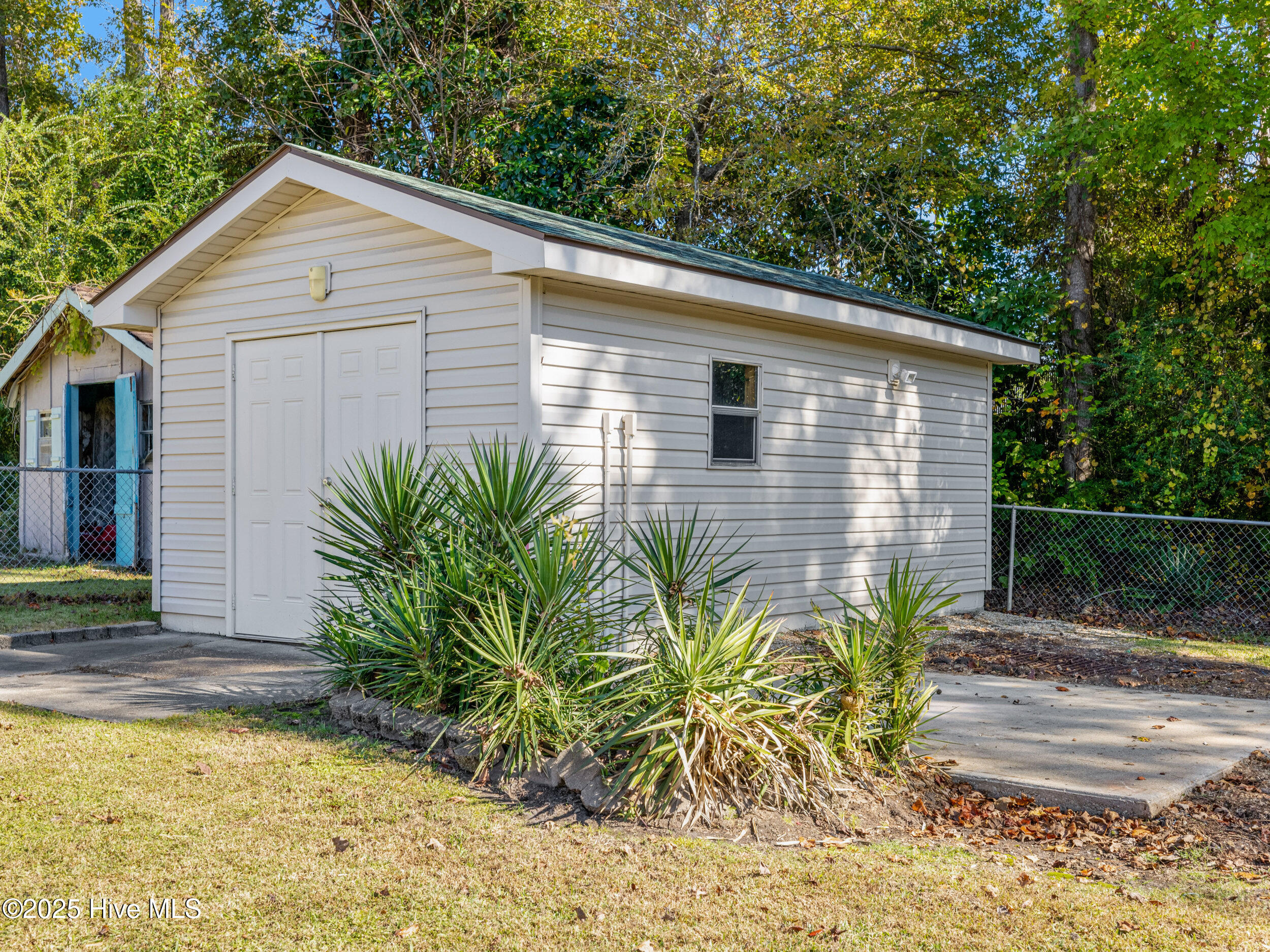 100544325 | Photo 53