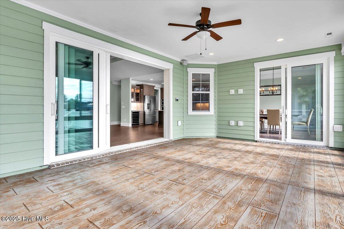 100540967 | Photo 24