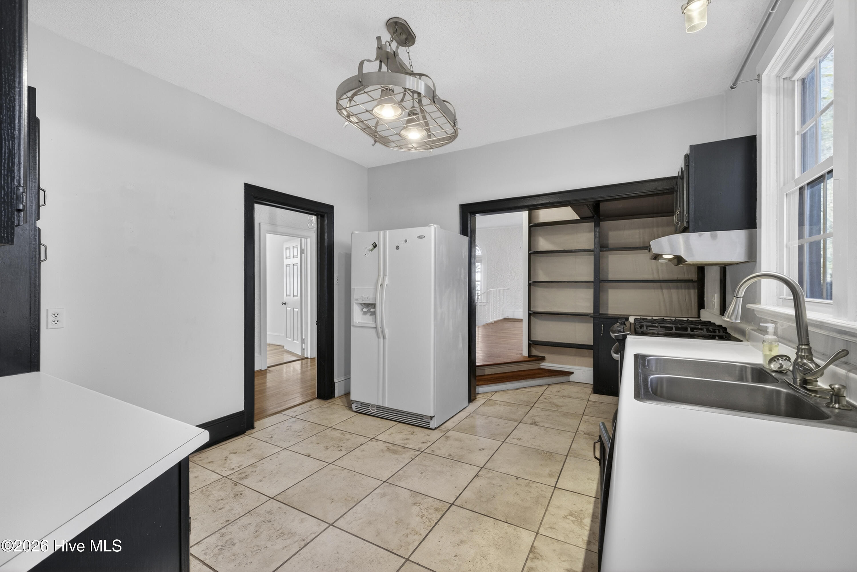 100540787 | Photo 15