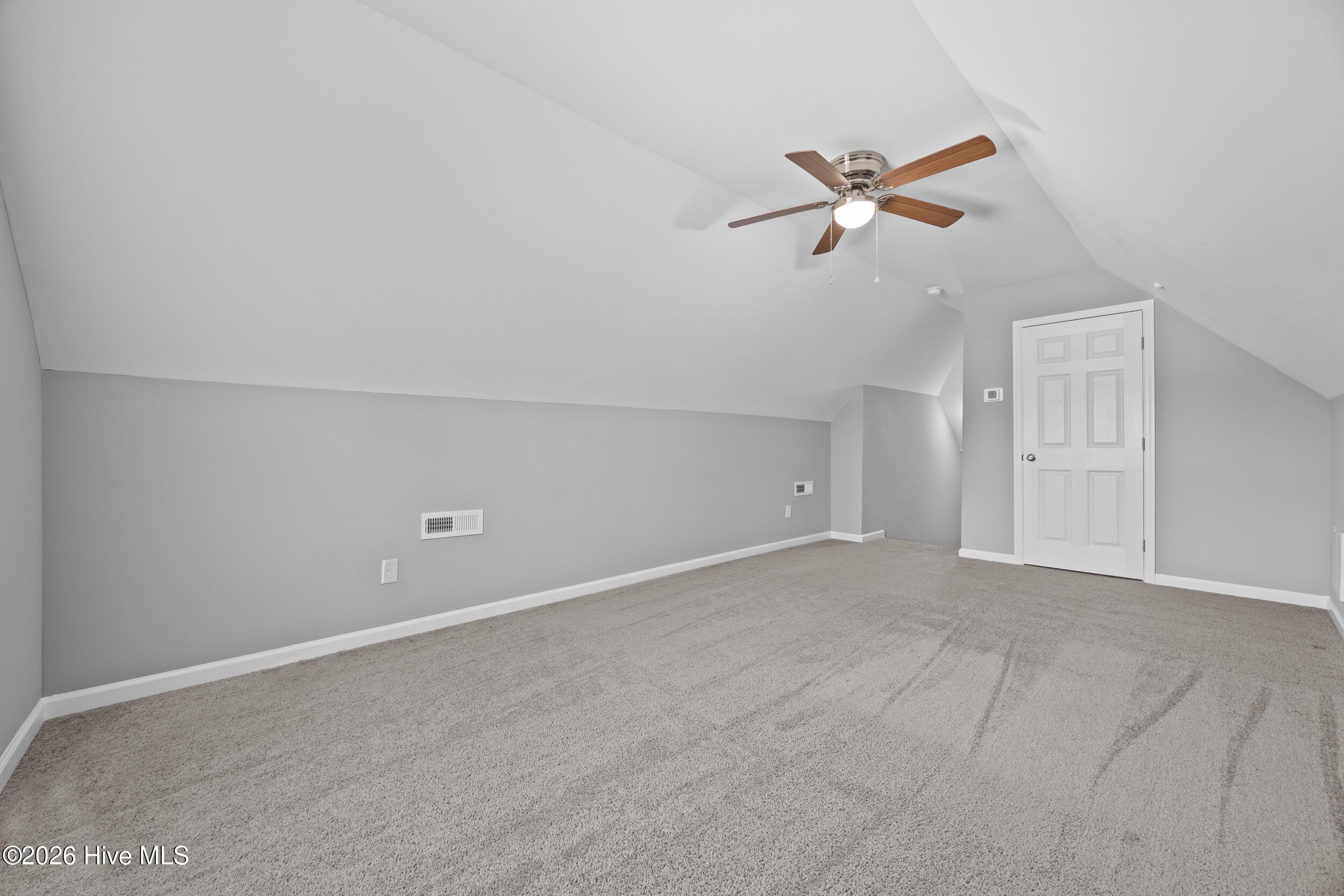 100566907 | Photo 32