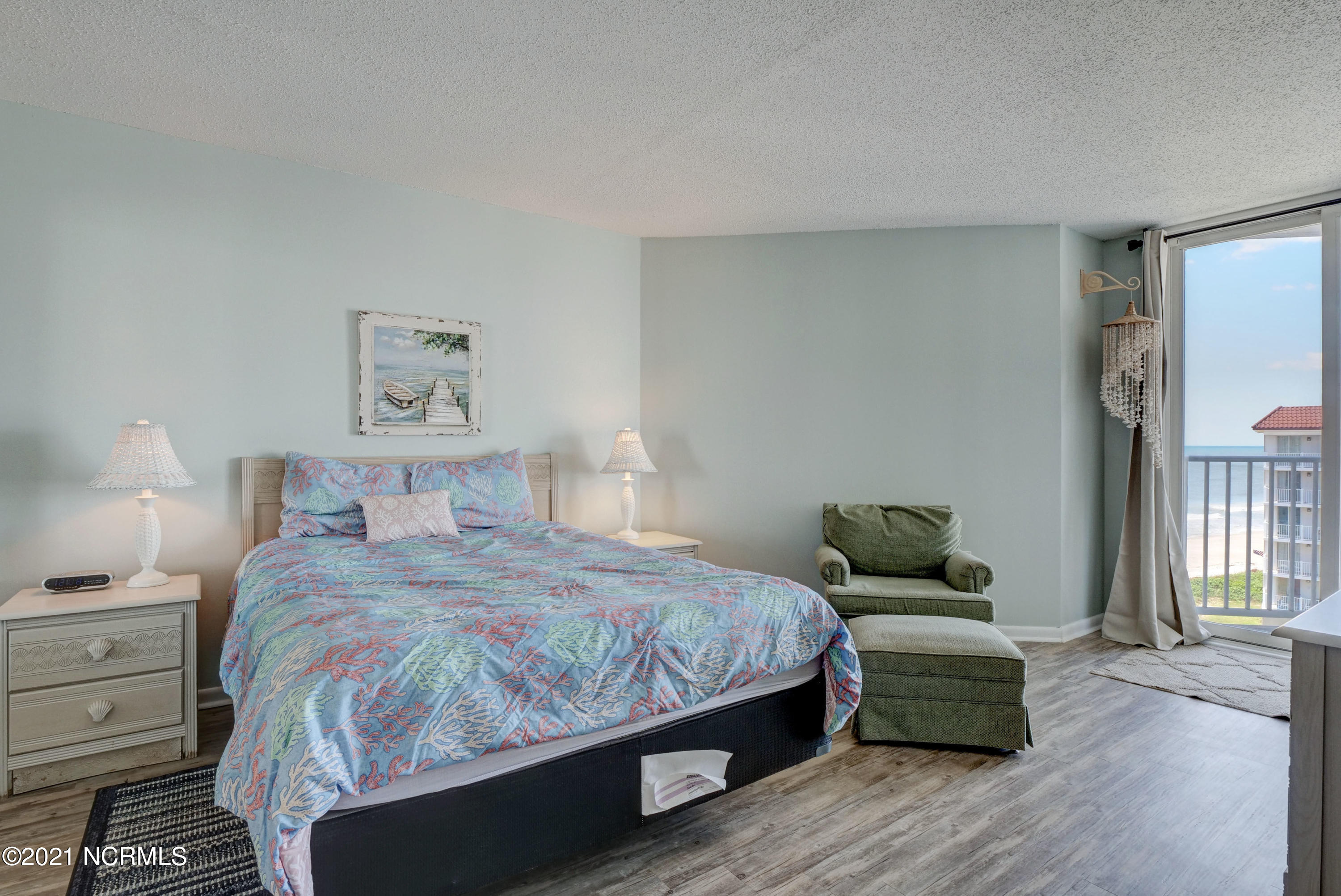 100527601 | Photo 21