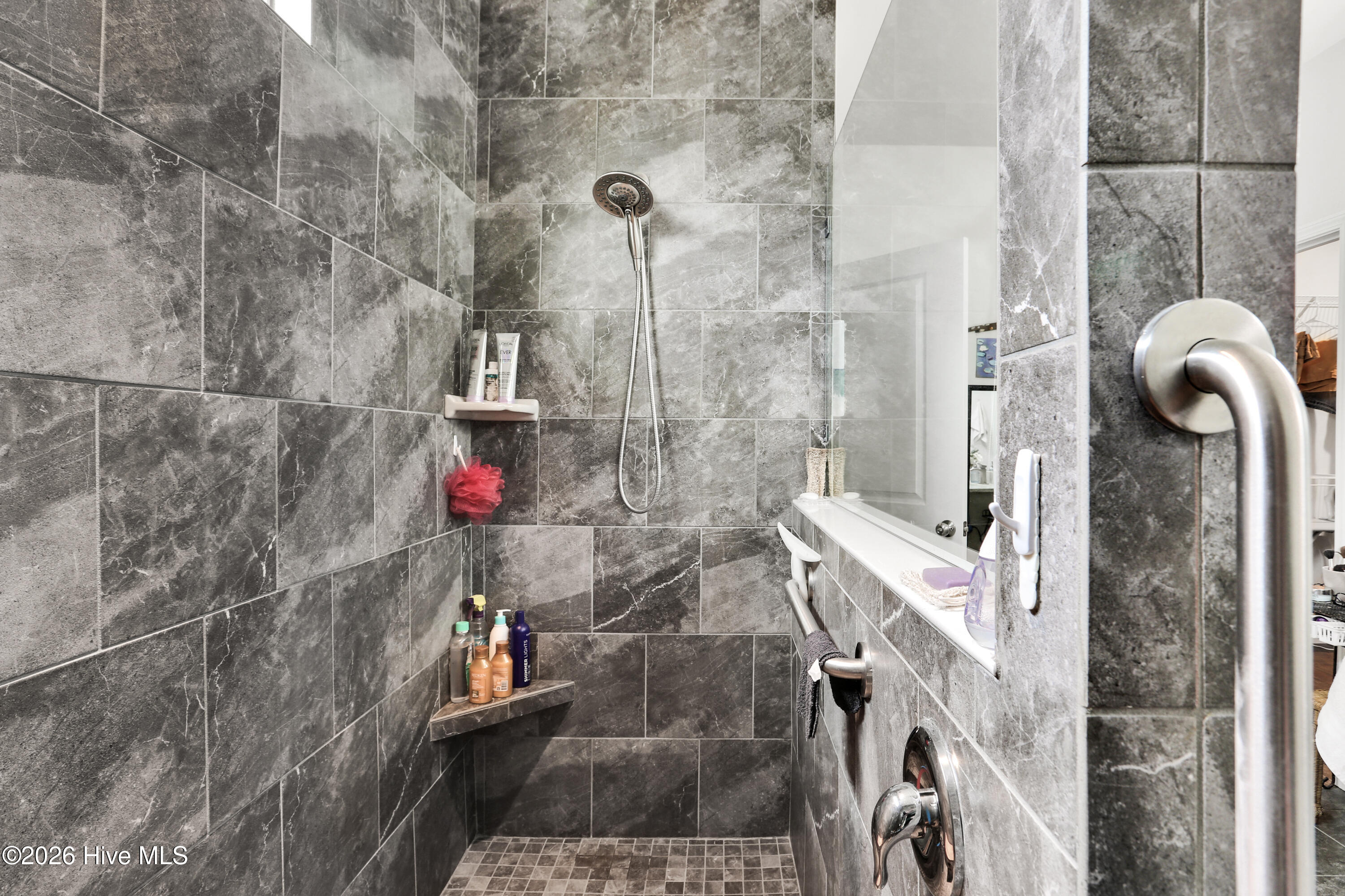 100558115 | Photo 22