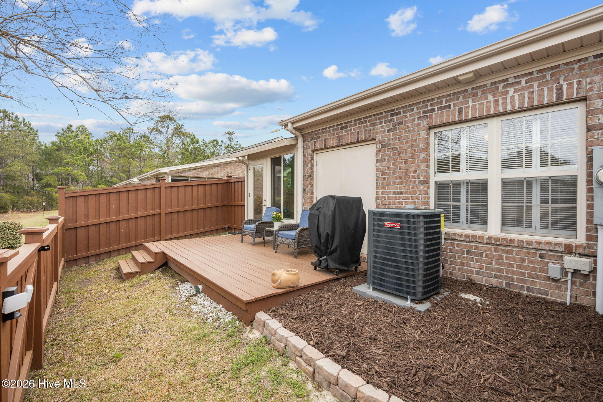 100560017 | Photo 30