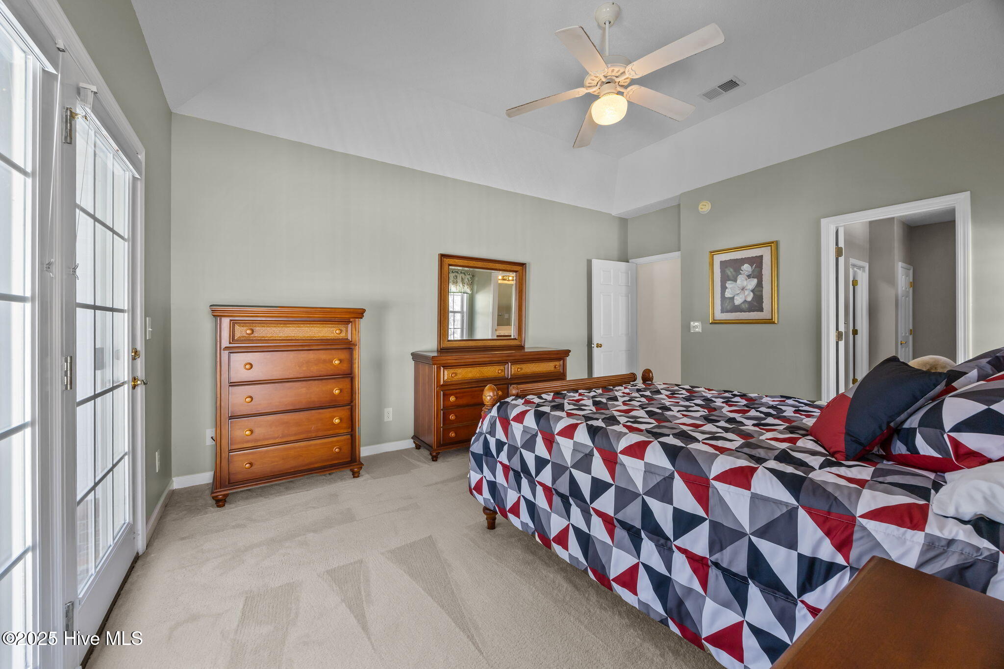 100539449 | Photo 19