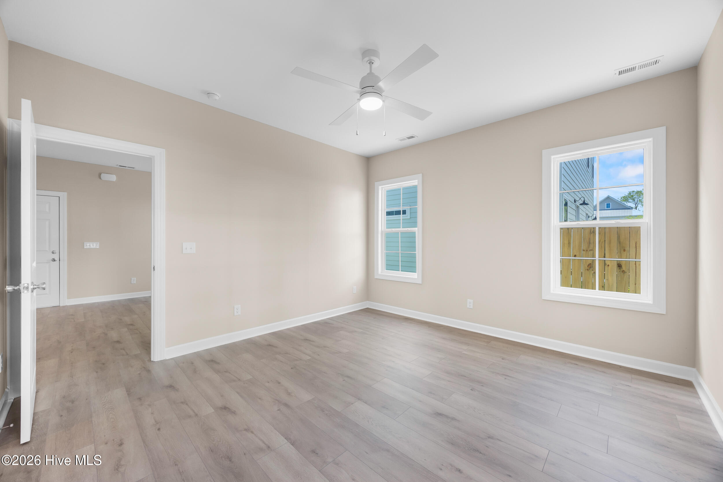 100545866 | Photo 21